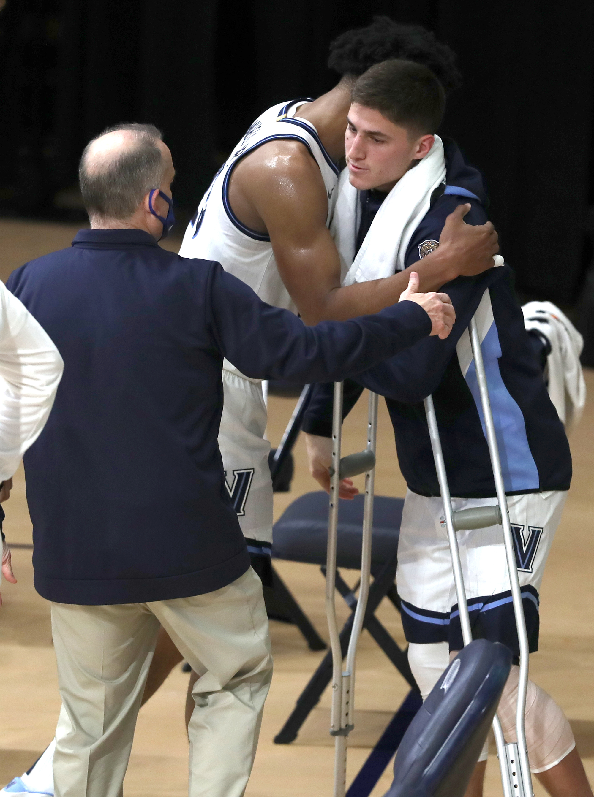 Collin Gillespie injury: Villanova PG out for season with torn MCL