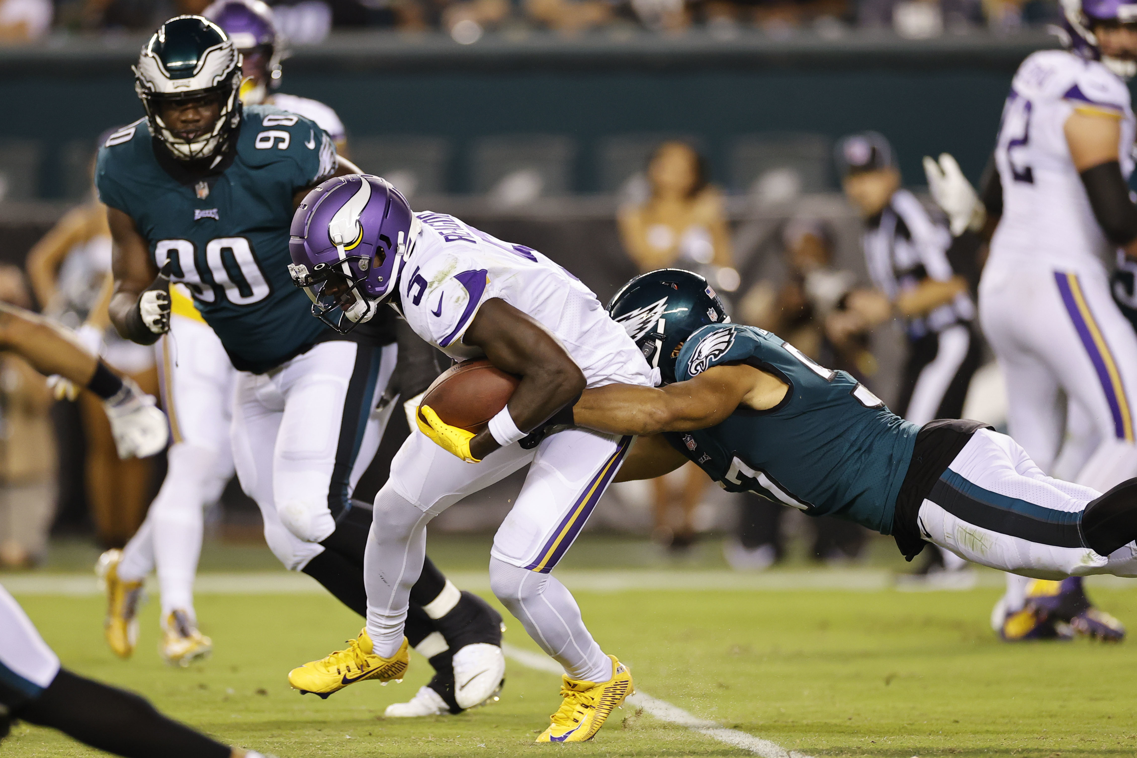 Jalen Hurts runs for 2 TDs, throws for a score; Eagles hold off  fumble-prone Vikings 34-28 – WWLP