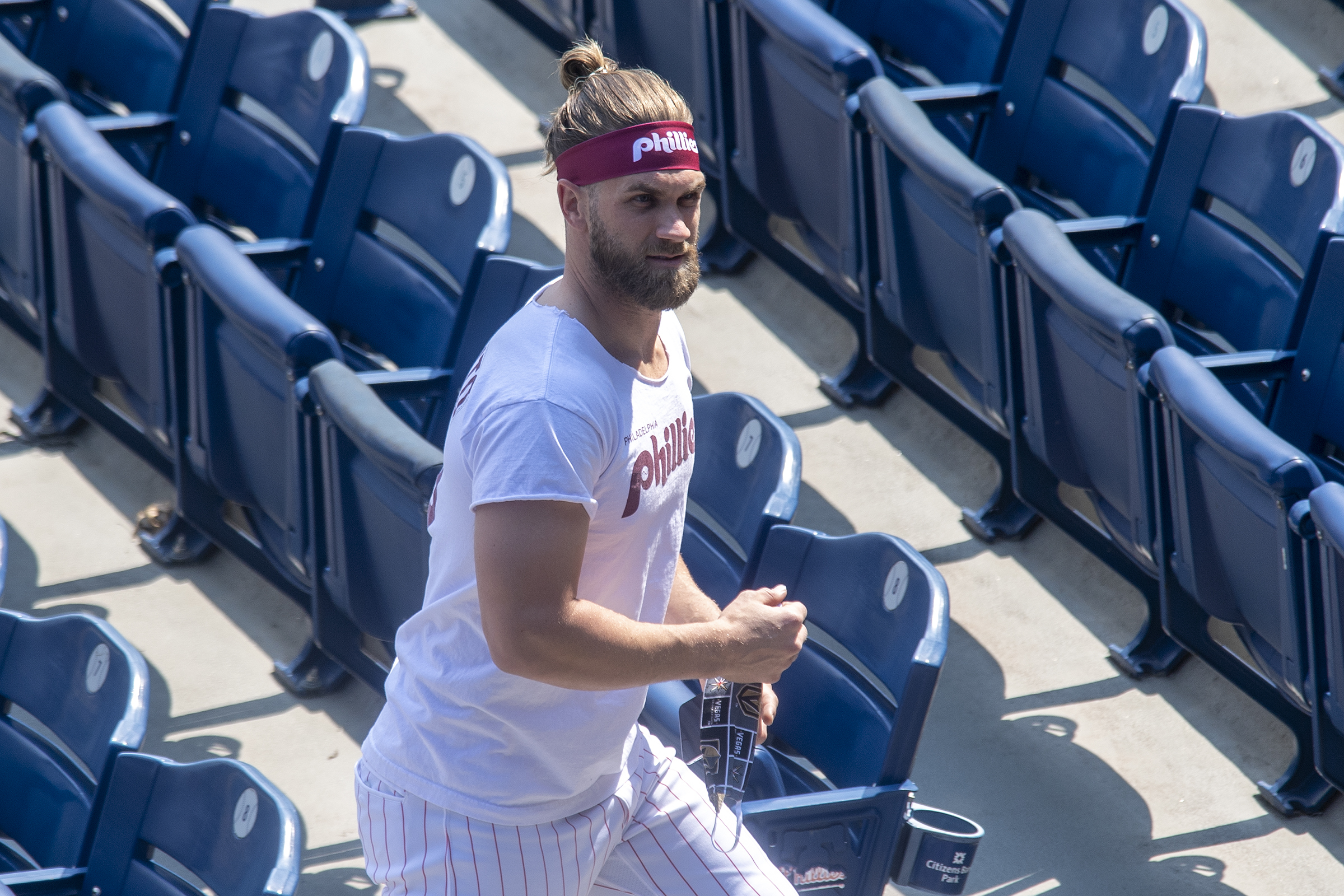 Phillies expect Bryce Harper to enter camp healthy, planning to