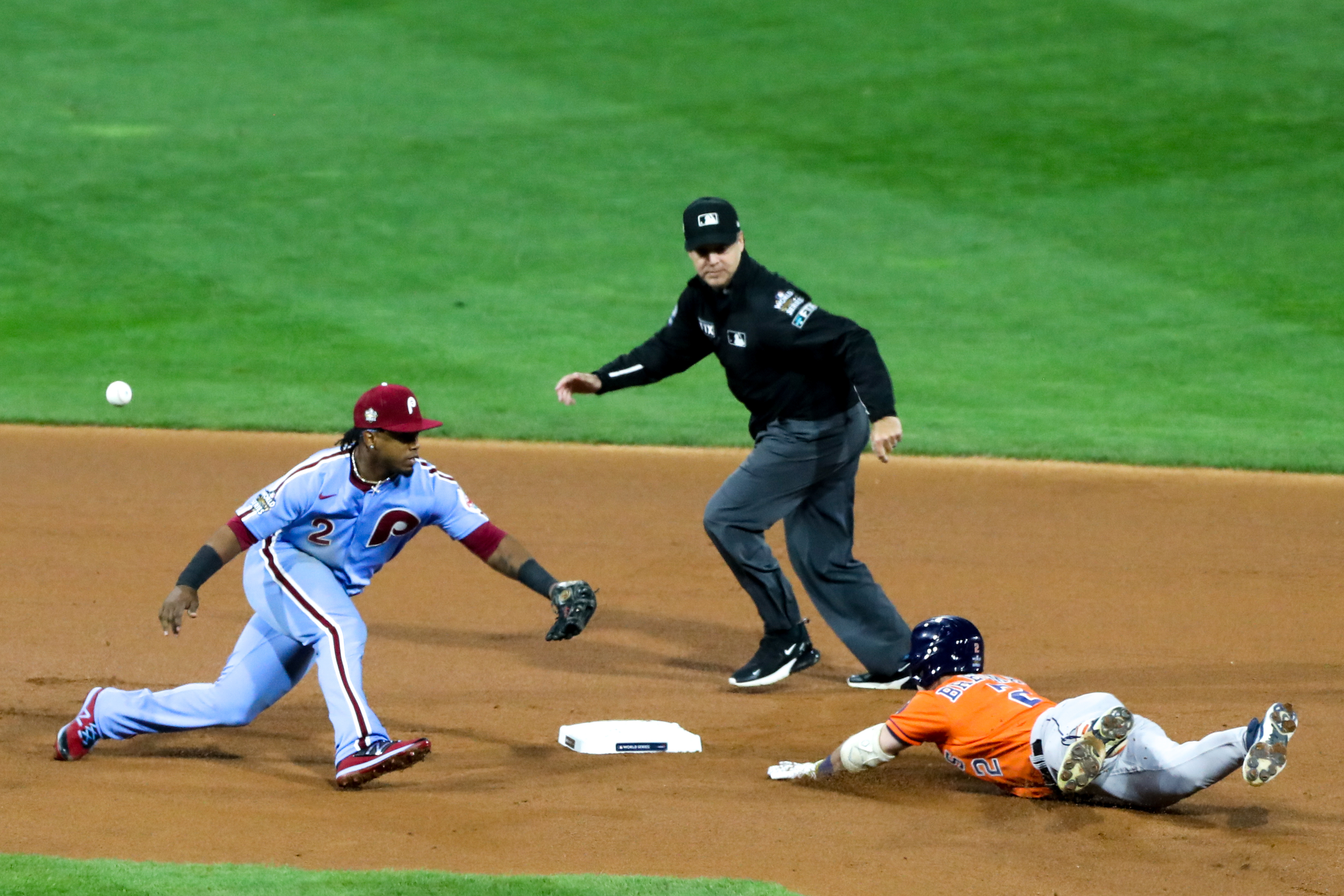 World Series: Brad Lidge, Carlos Ruiz reunite for first pitch in pivotal  Game 5