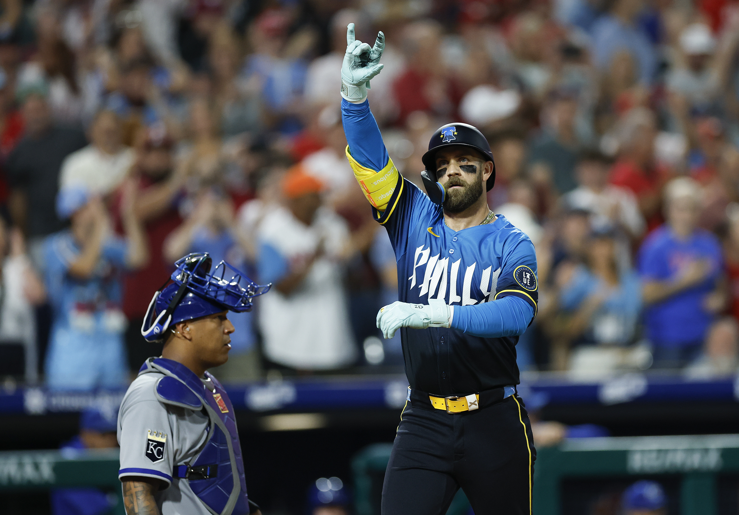 Foxkx Bryce Harper leads the way in Phillies’ 8-2 thumping of Royals