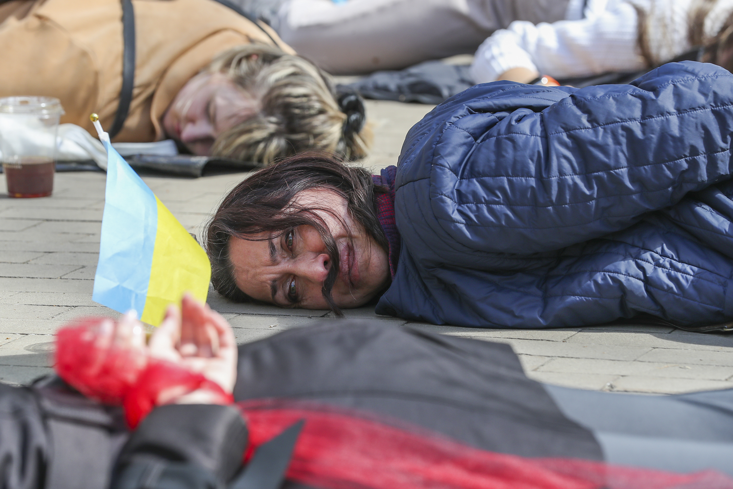 Kate Rybak ‘Act dead so Ukrainians may live.’ In busy Rittenhouse Square ...