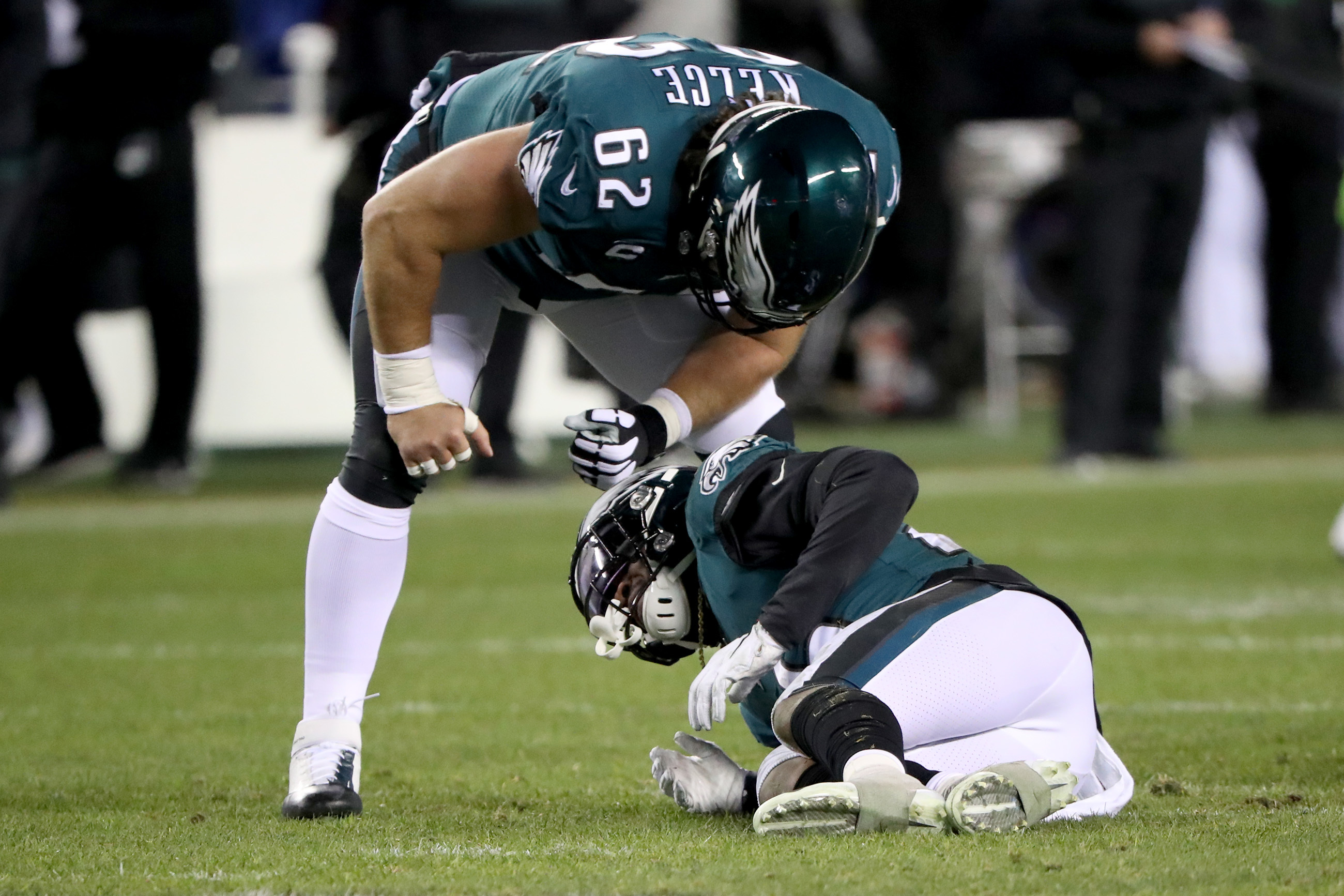 Eagles TE Zach Ertz, RB Miles Sanders to miss time due to injuries