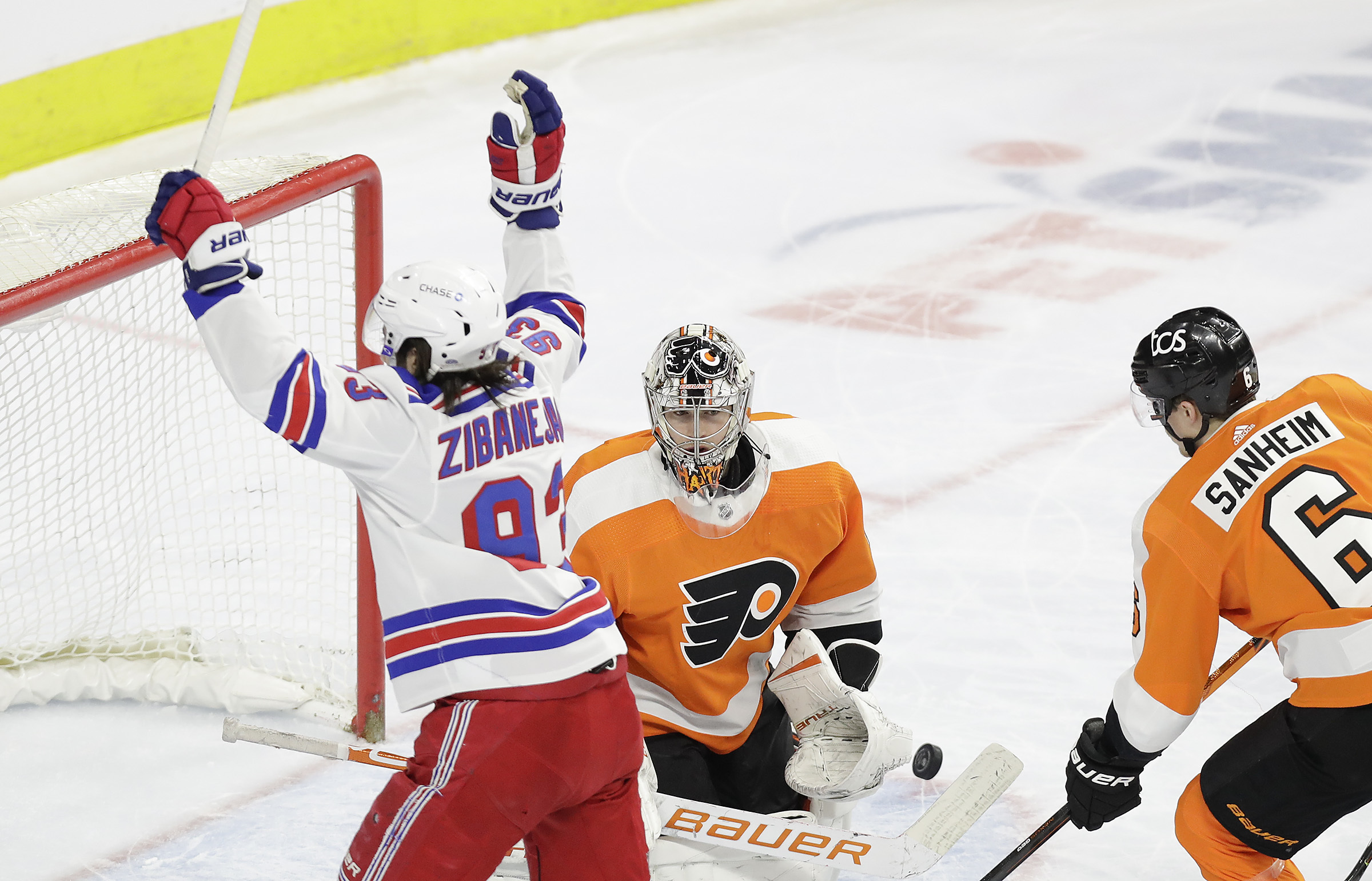Mika Zibanejad leads Rangers past Lightning in NHL season opener