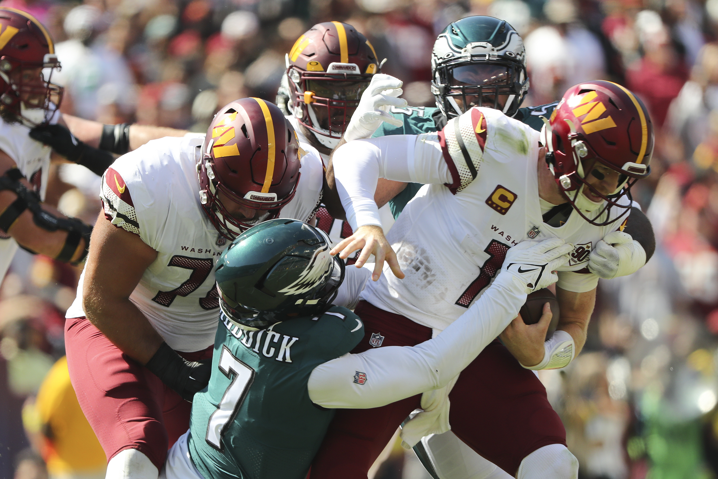 Eagles dominam Texans após intervalo e seguem invictos na