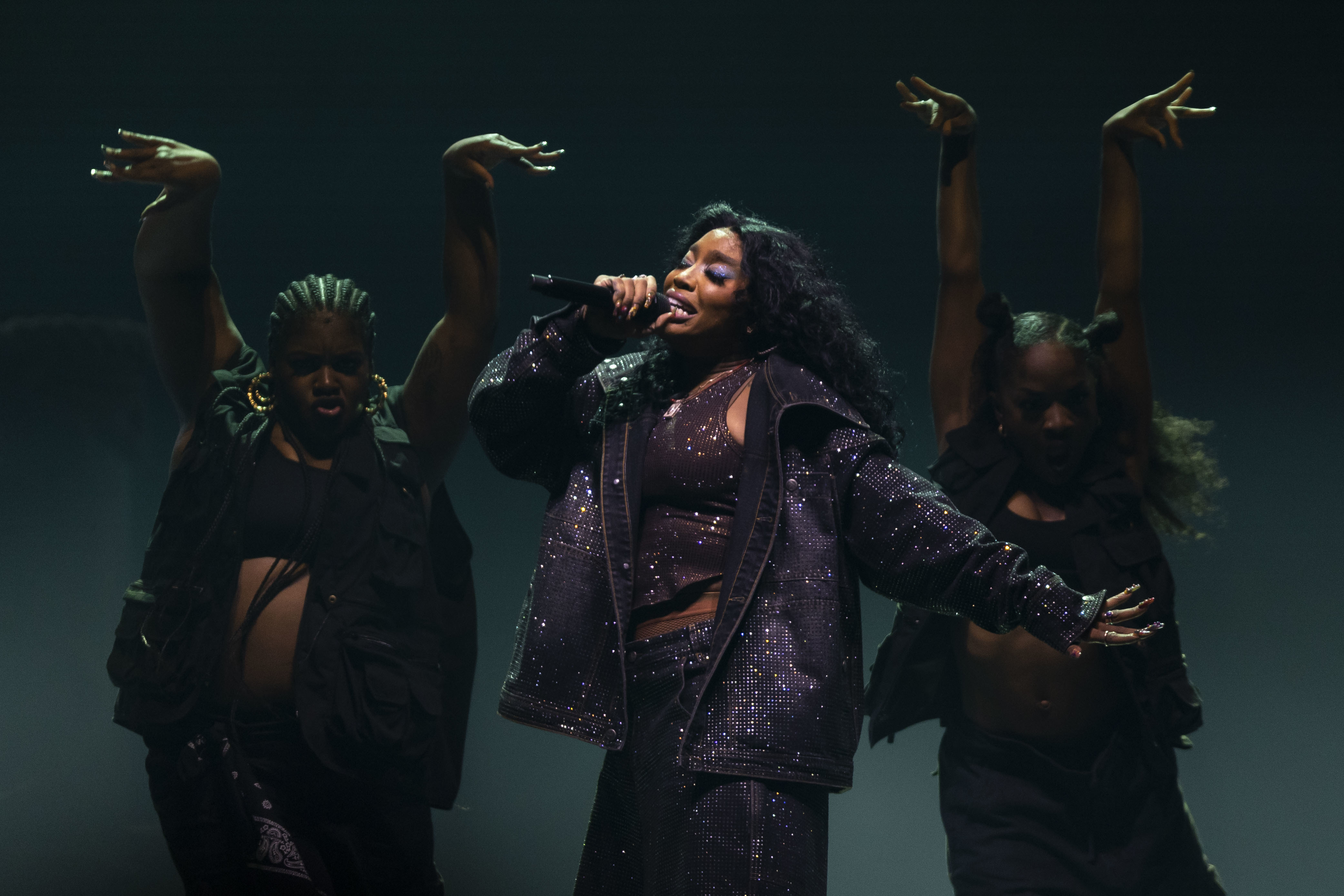 SZA announces 1st N.J. arena show as monster tour expands; how to