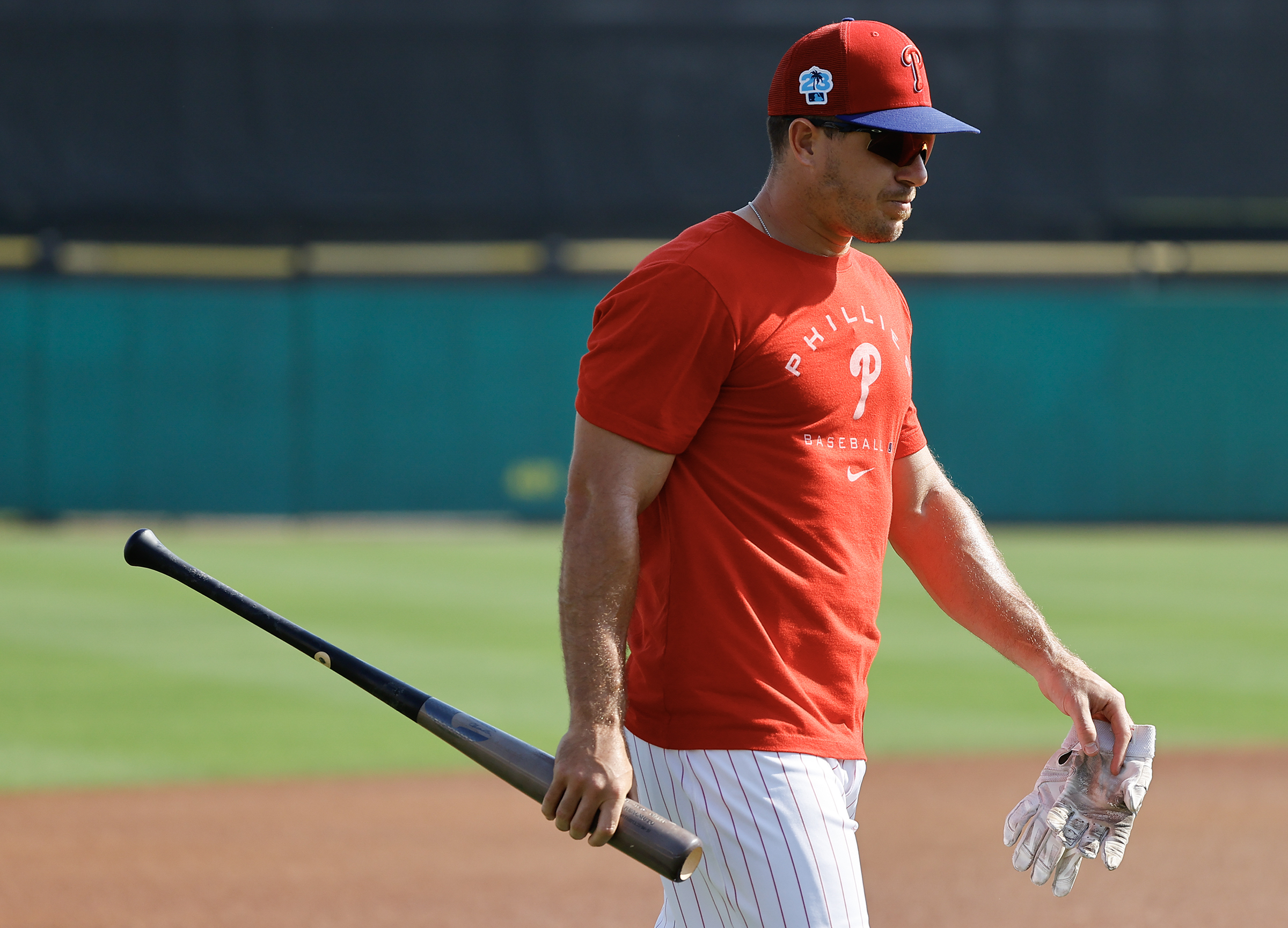 J.T. Realmuto tossed for moving glove from umpire in weird ejection