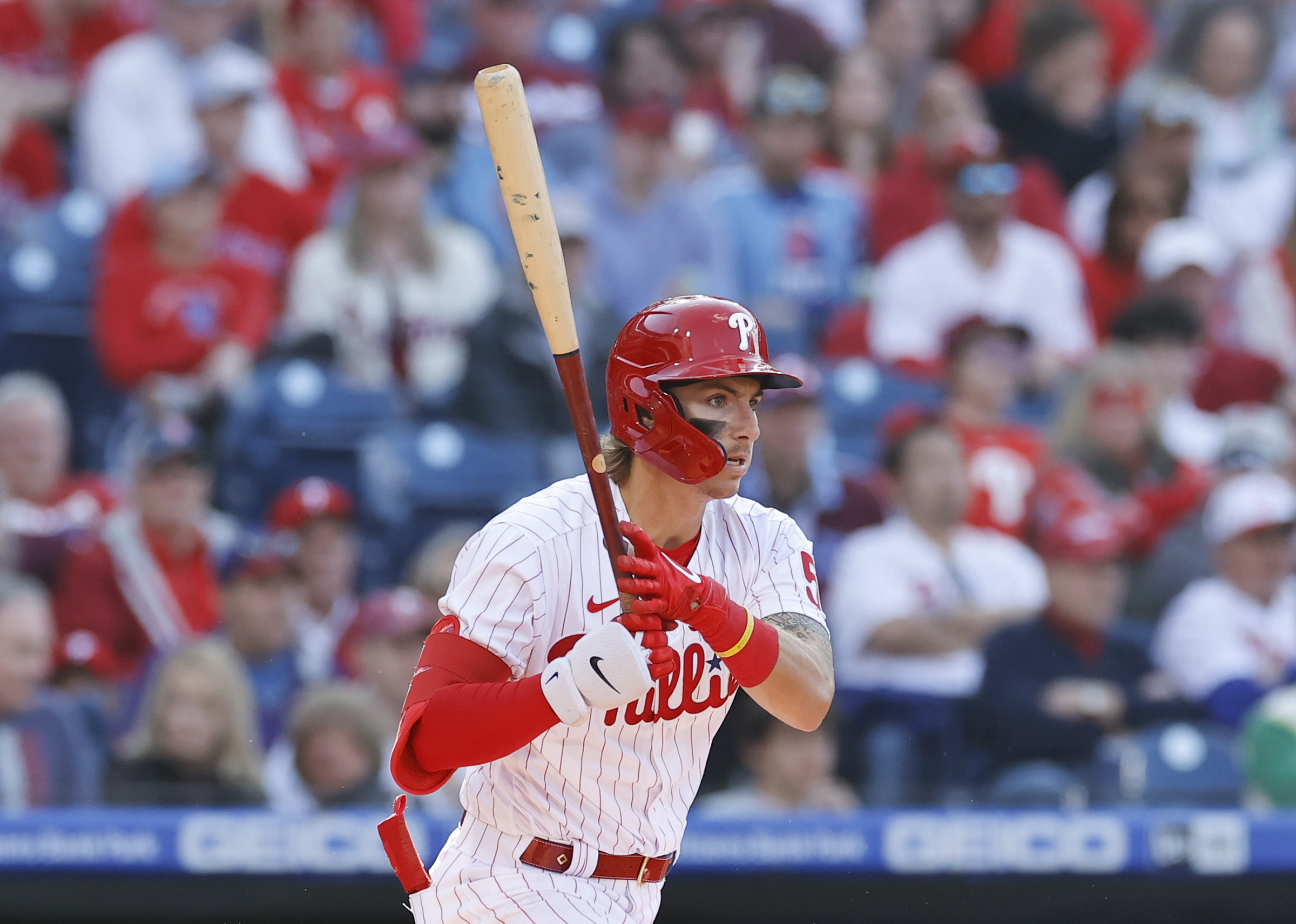 Kyle Schwarber homers in first AB, Phillies top A's on Opening Day