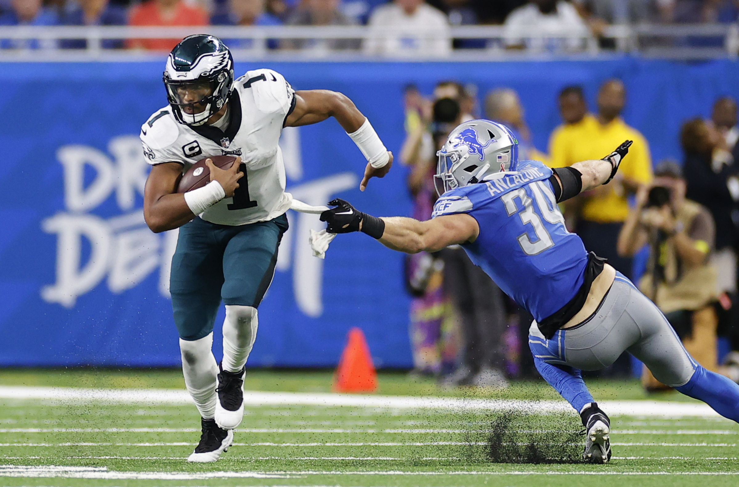 Eagles hang on to beat Lions as A.J. Brown, Jalen Hurts have big games