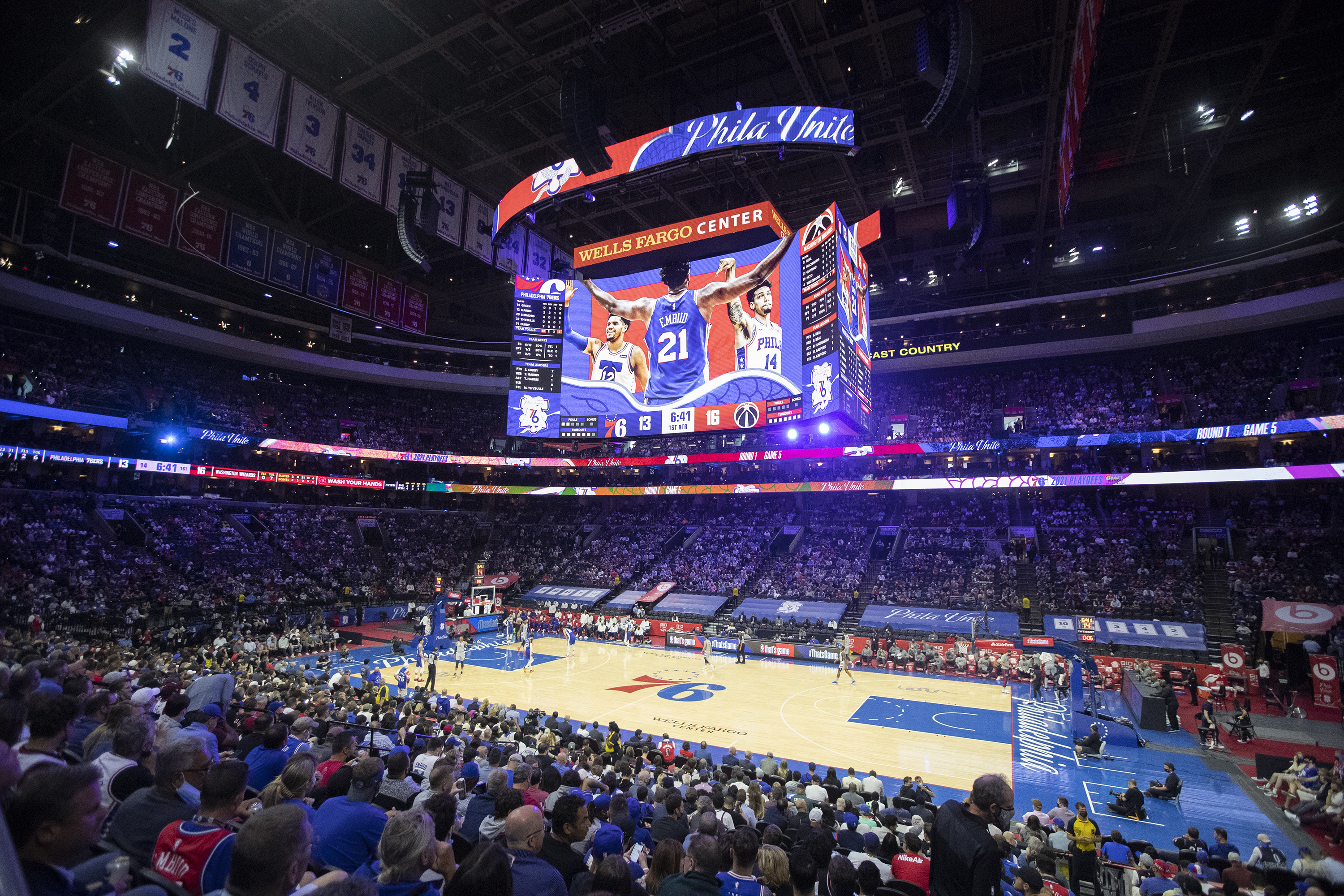 Philadelphia 76ers' Wells Fargo dispute on court logo (photo) - Sports  Illustrated