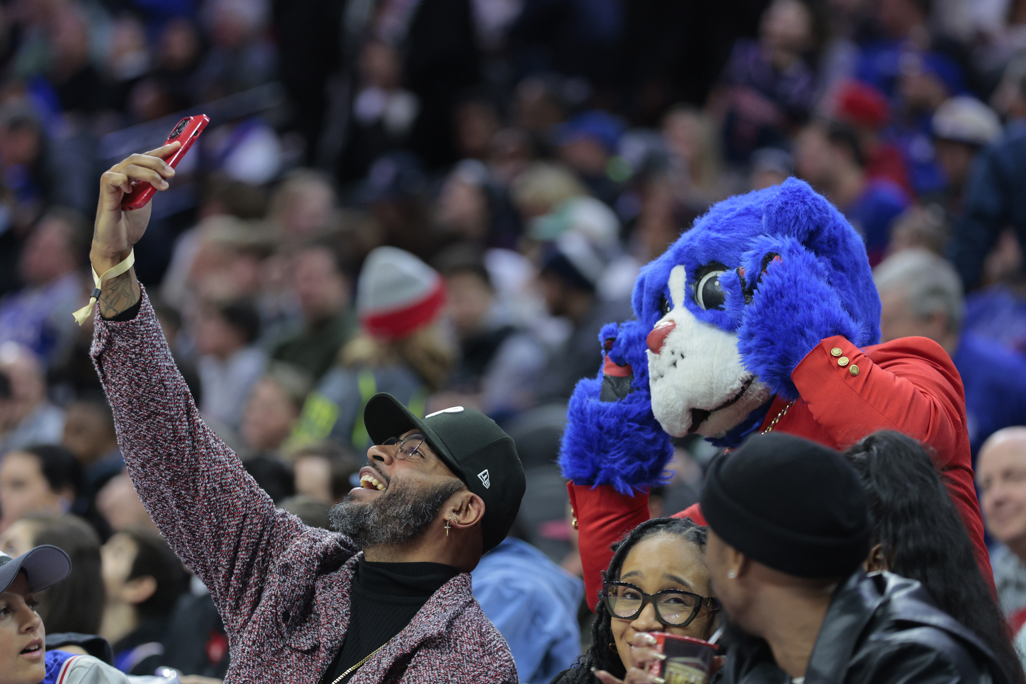 VIDEO: Unofficial Cubs Mascot Showing More Fight Than The Cubs