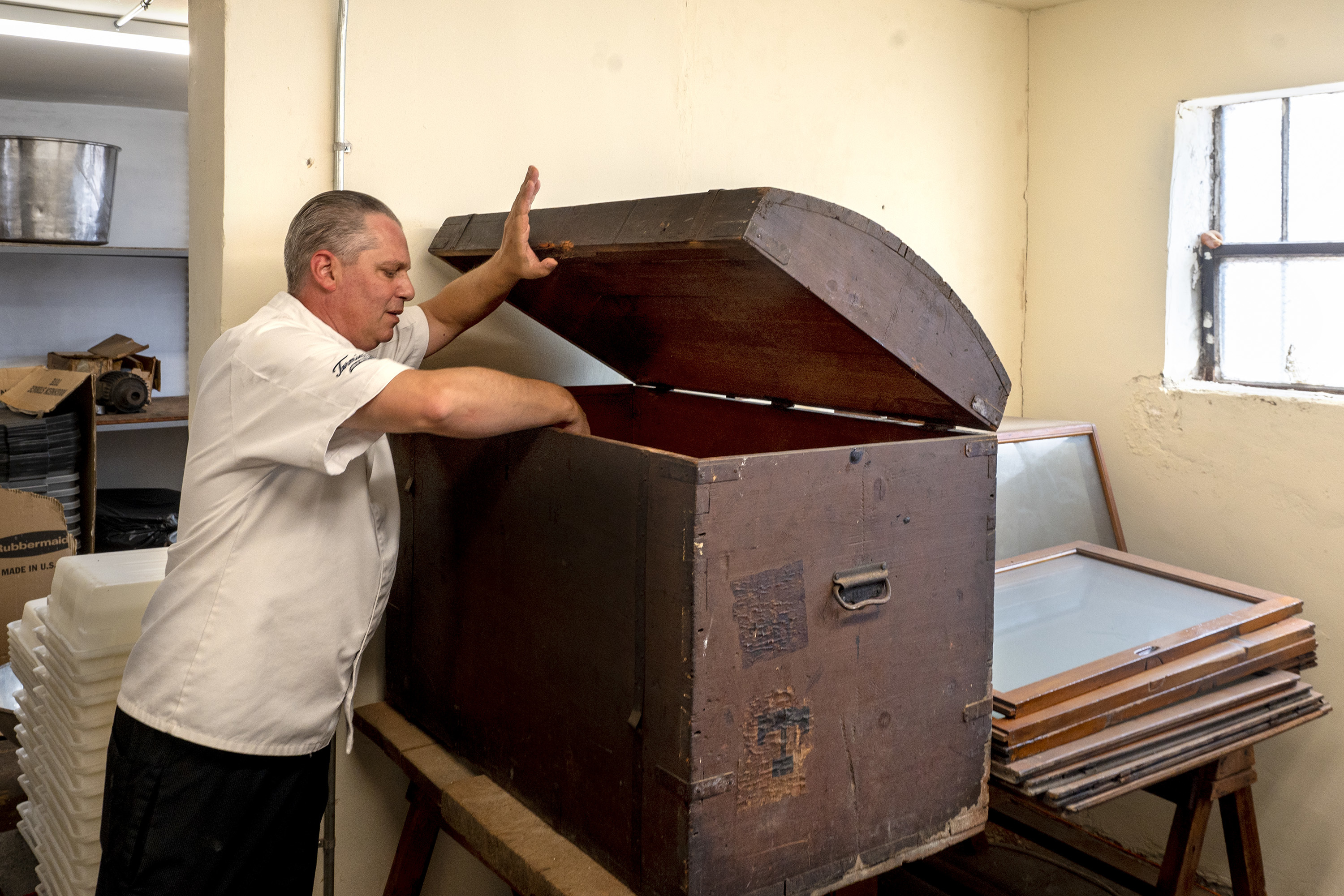 Termini Brothers is giving away tiles from its famous bakery floor