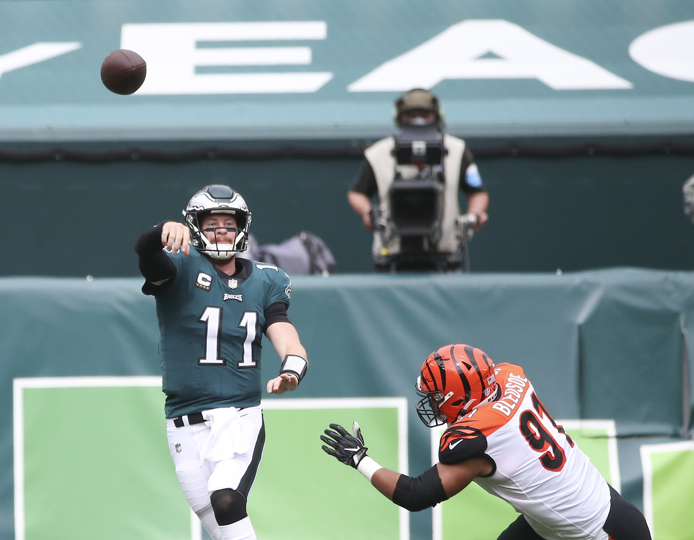 PHILADELPHIA, PA - SEPTEMBER 27: Cincinnati Bengals Cornerback LeShaun Sims  (38) tackels Philadelphia Eagles Wide Receiver Greg Ward (84) in the first  half during the game between the Cincinnati Bengals and Philadelphia