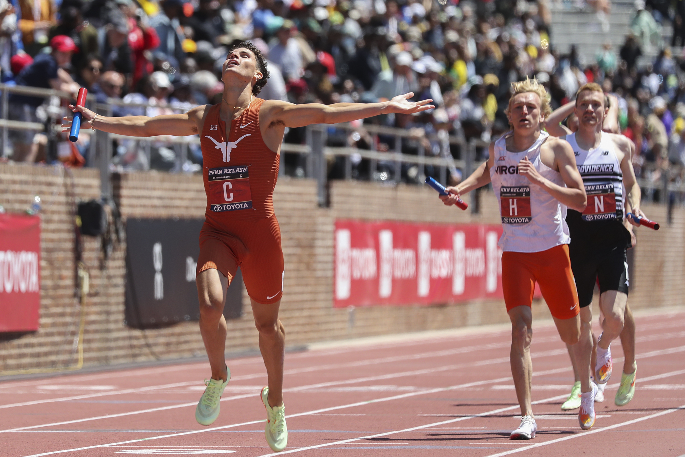 Olympic track star, Philadelphia Eagles' wide receiver Devon Allen sets  record in hurdles at Penn Relays