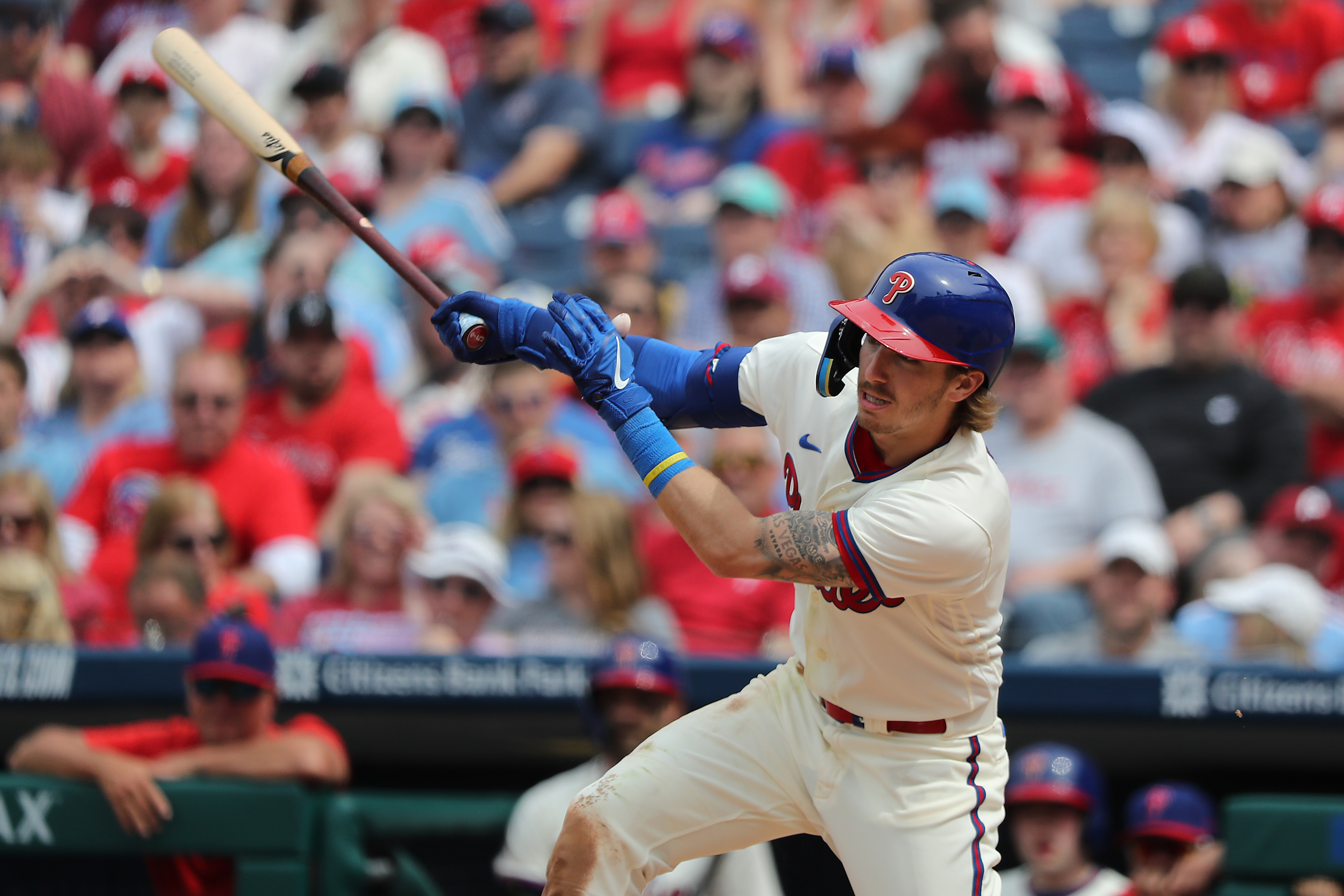 Kyle Schwarber's 5-word reaction to Phillies' Rob Thomson contract