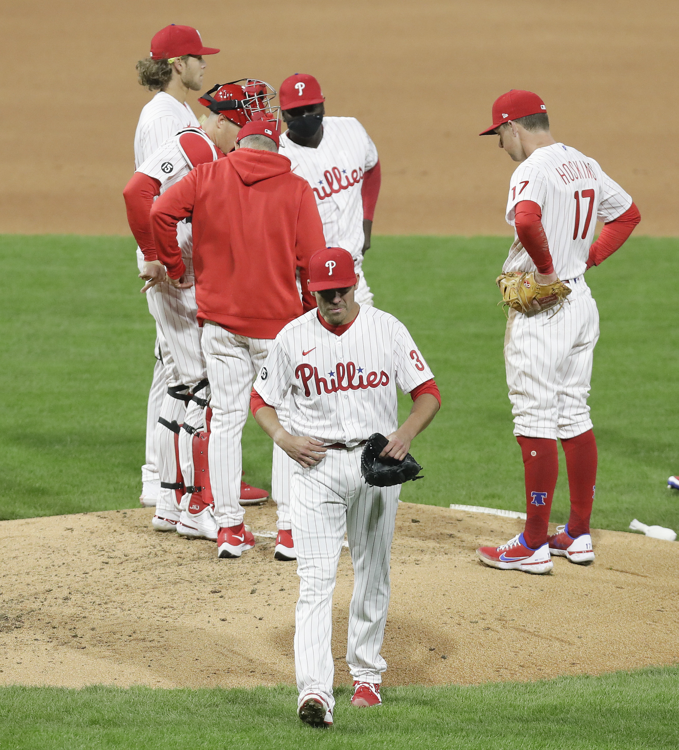 Mets' deGrom dominant in 1-0 win against Phillies