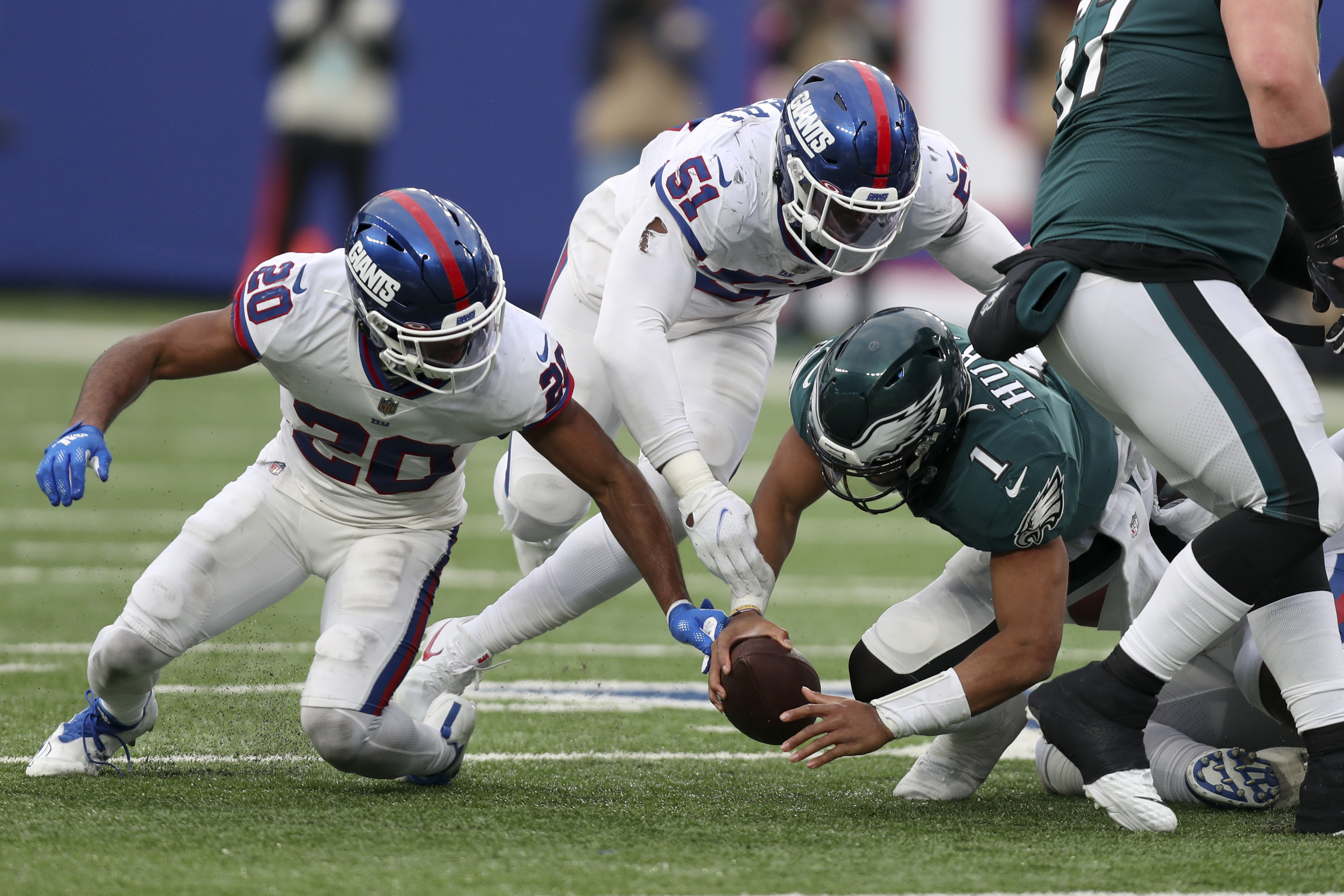 DeVonta Smith's frustration boils over as questionable offensive choices  lead to Eagles loss at Giants