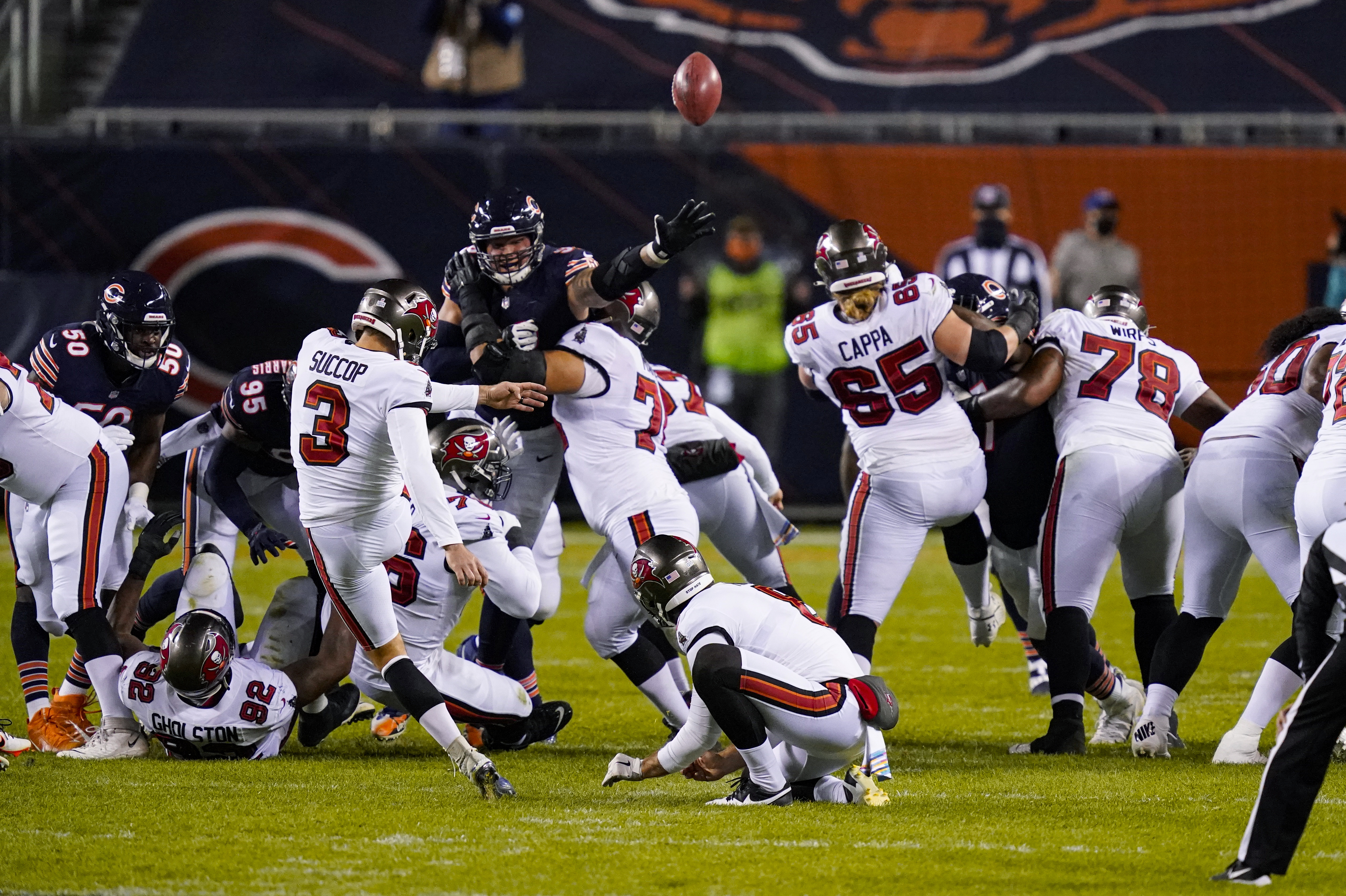 ABC 7 Chicago - BEARS BEAT THE BUCS! Da Bears and Nick Foles