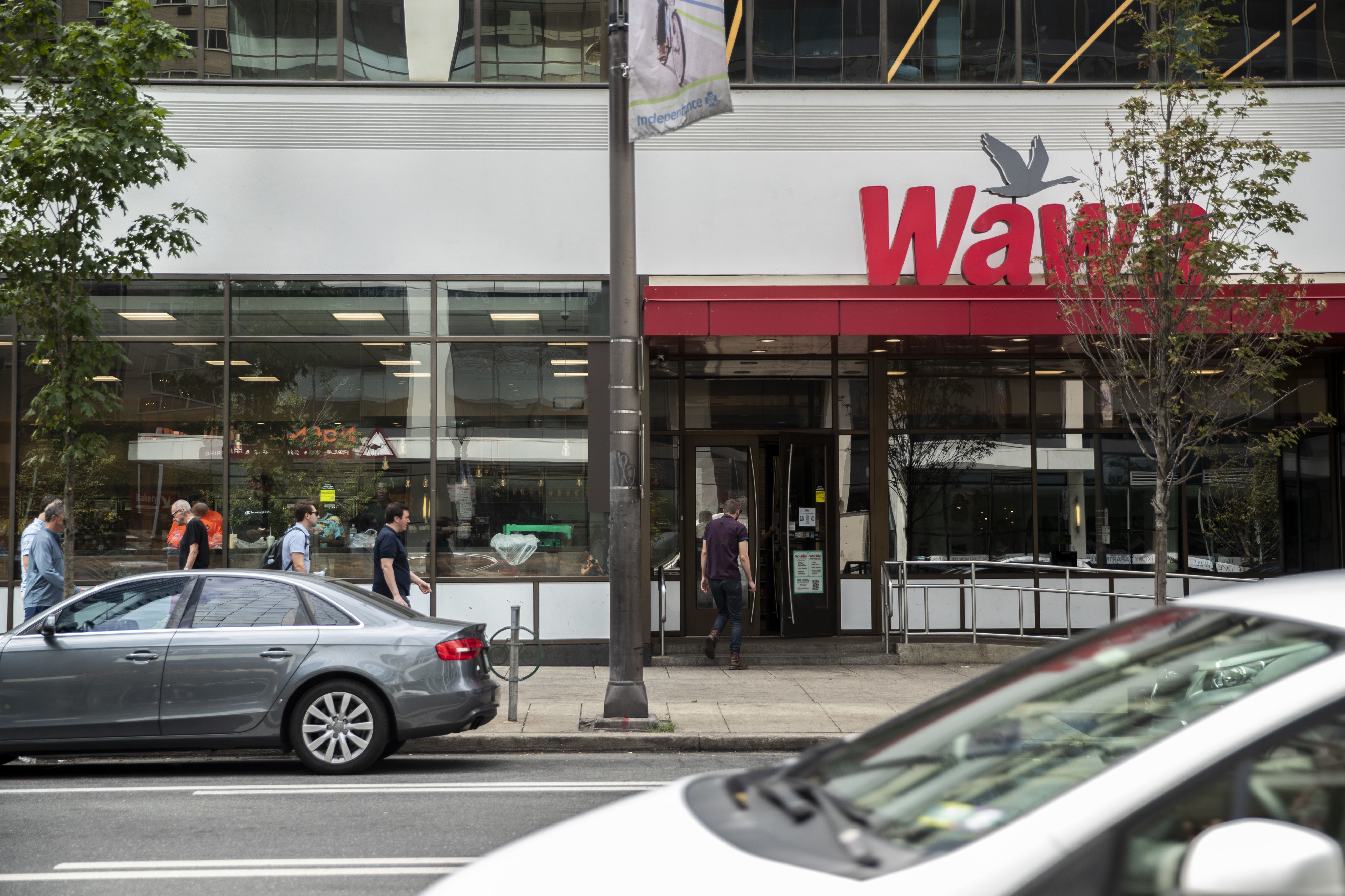 Eagles take over shuttered Wawa in Philly — for a good cause