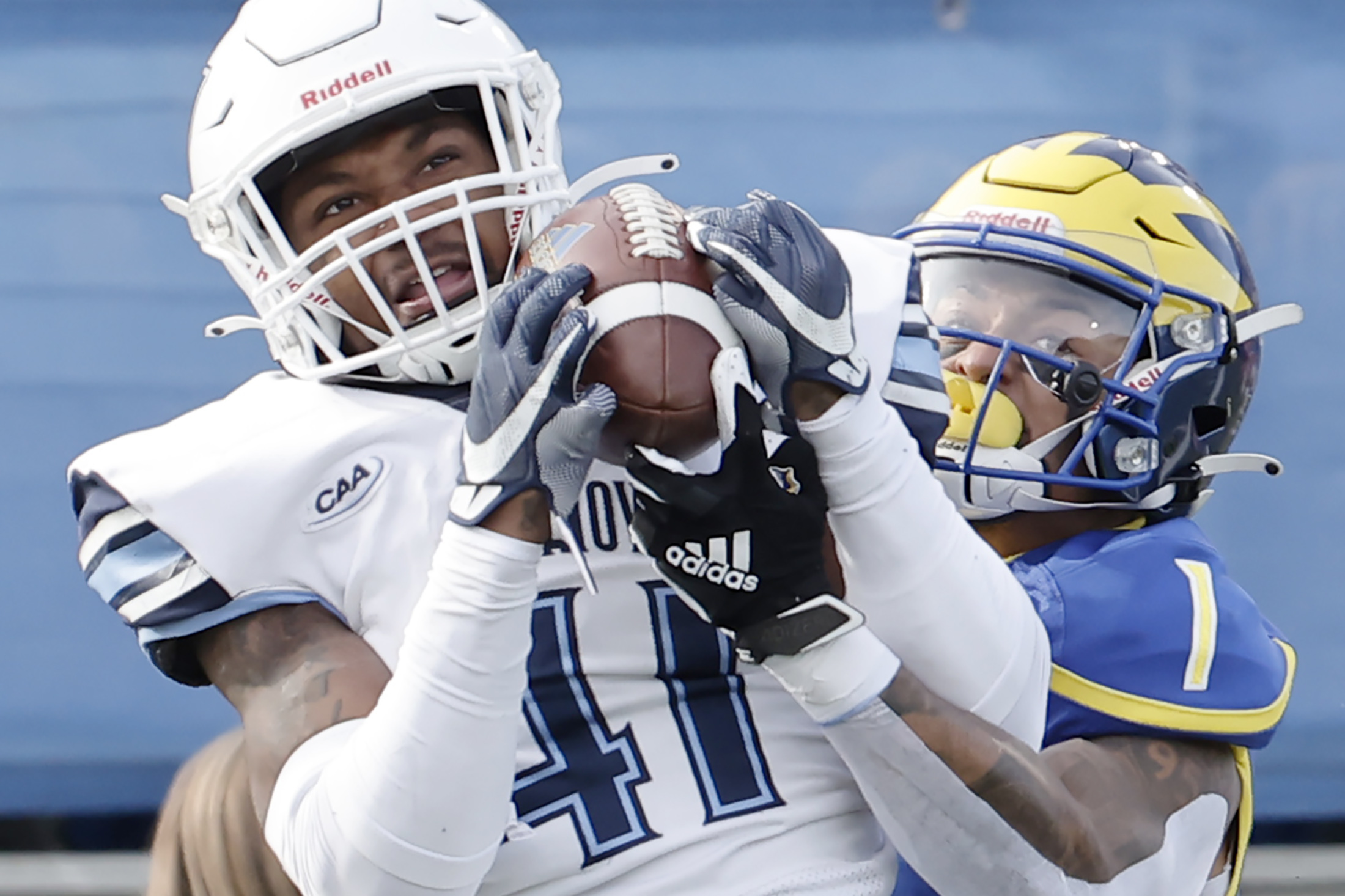 Villanova struggles but rallies to beat Delaware, 21-13, and earn