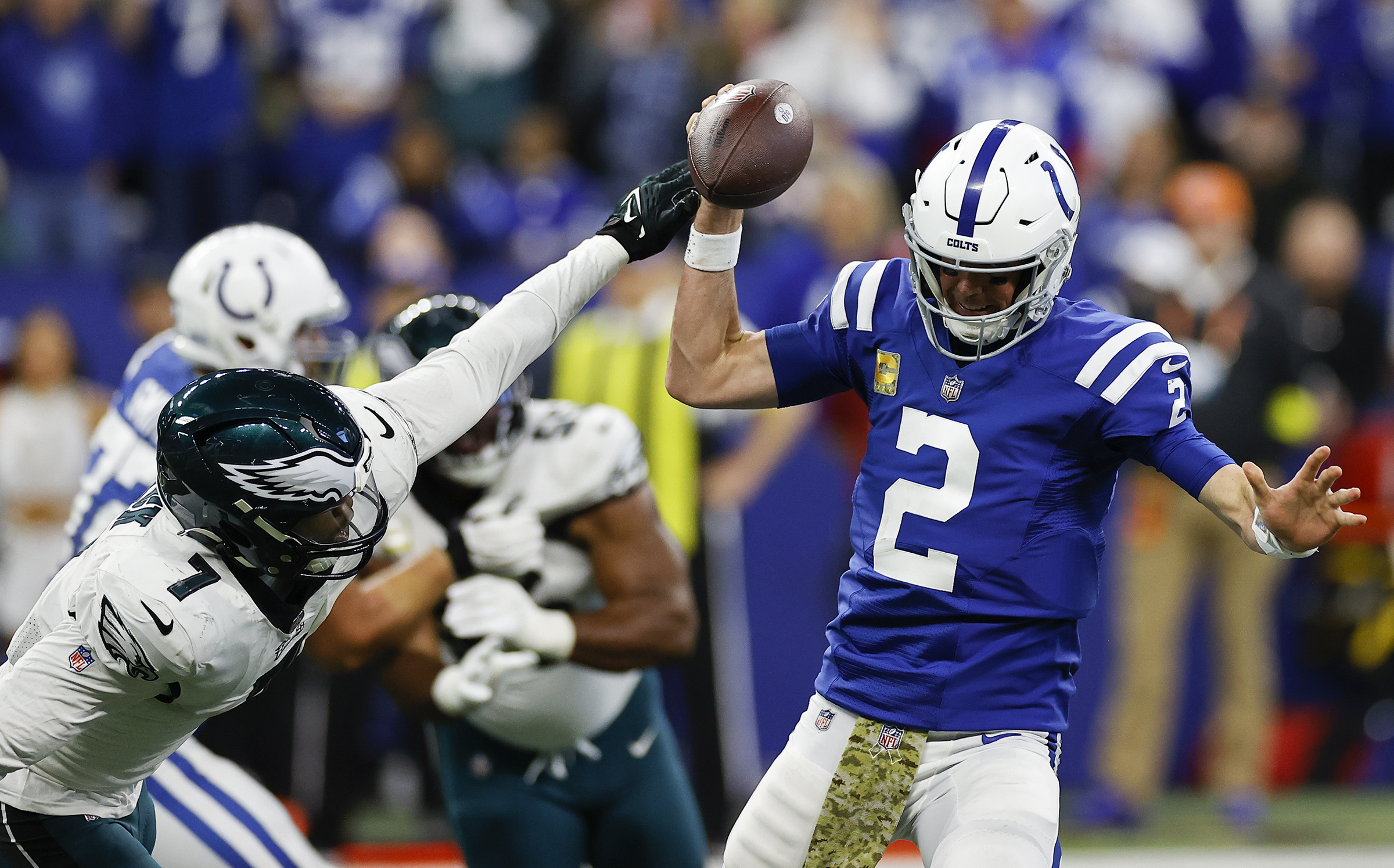 Jalen Hurts' late TD run gives Eagles 17-16 comeback win over Colts