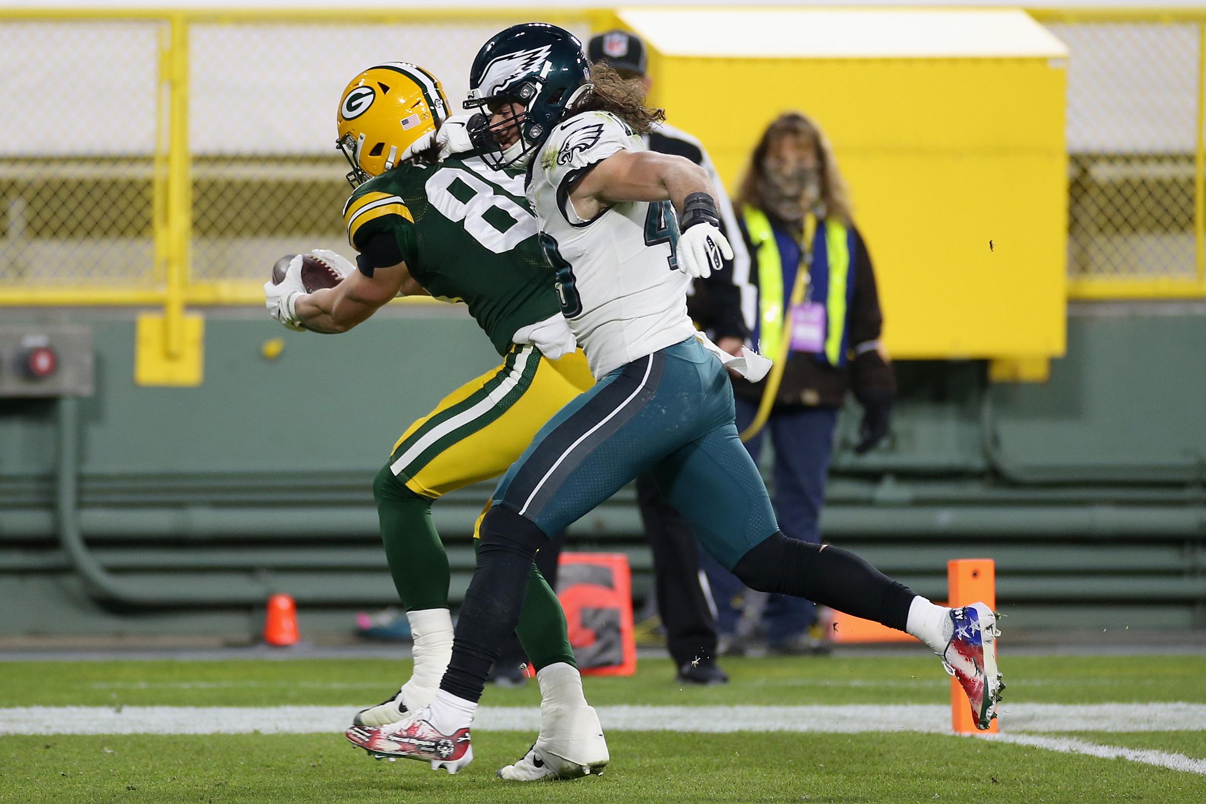 Green Bay Packers tight end Robert Tonyan (85) reacts after a