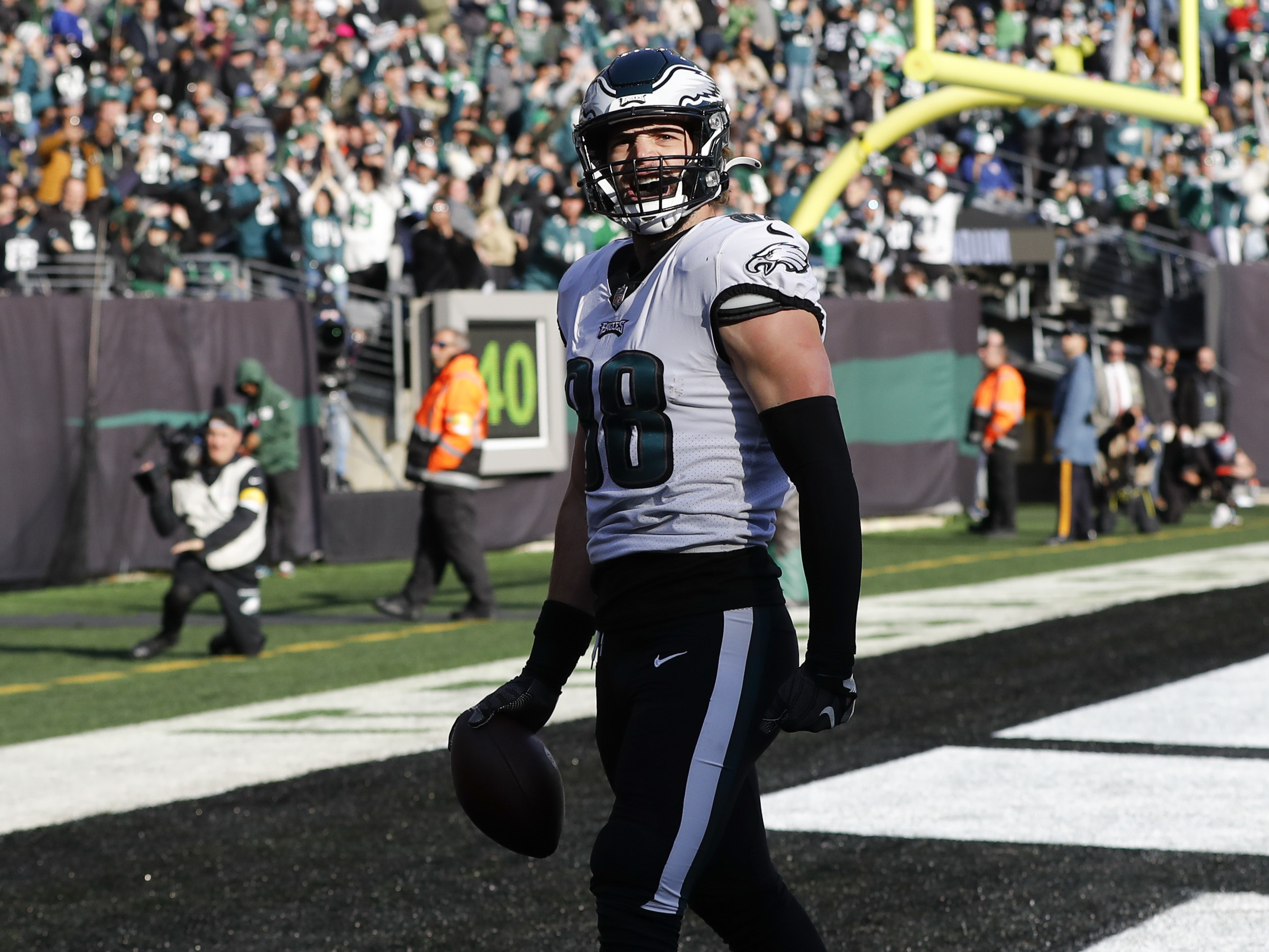 Eagles' Dallas Goedert earns high praise from coach Nick Sirianni as one of  the best tight ends in the NFL