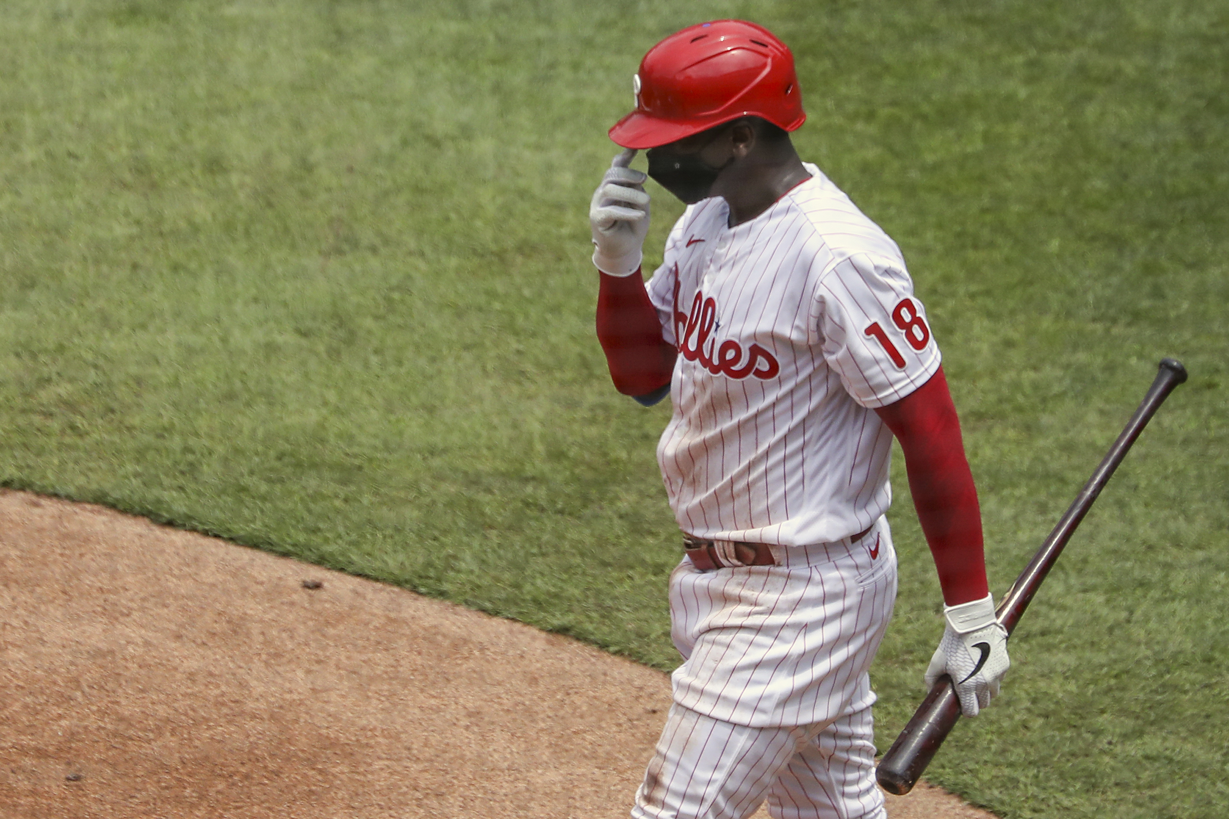 Didi Gregorius is playing with a mask this season because of a chronic  kidney disease