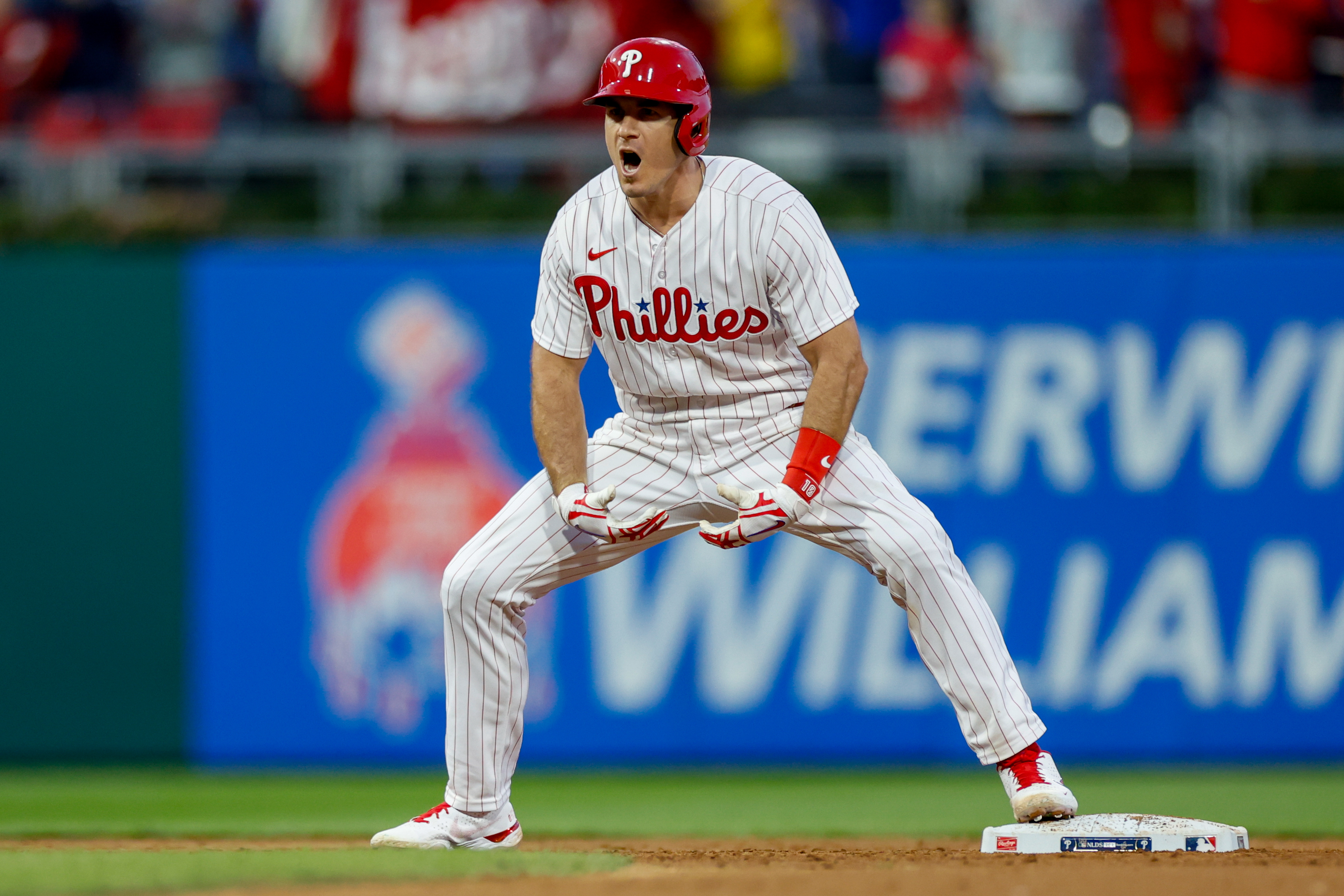 Phillies pitchers dominate again, sweep Braves on Bohm's late-game hit