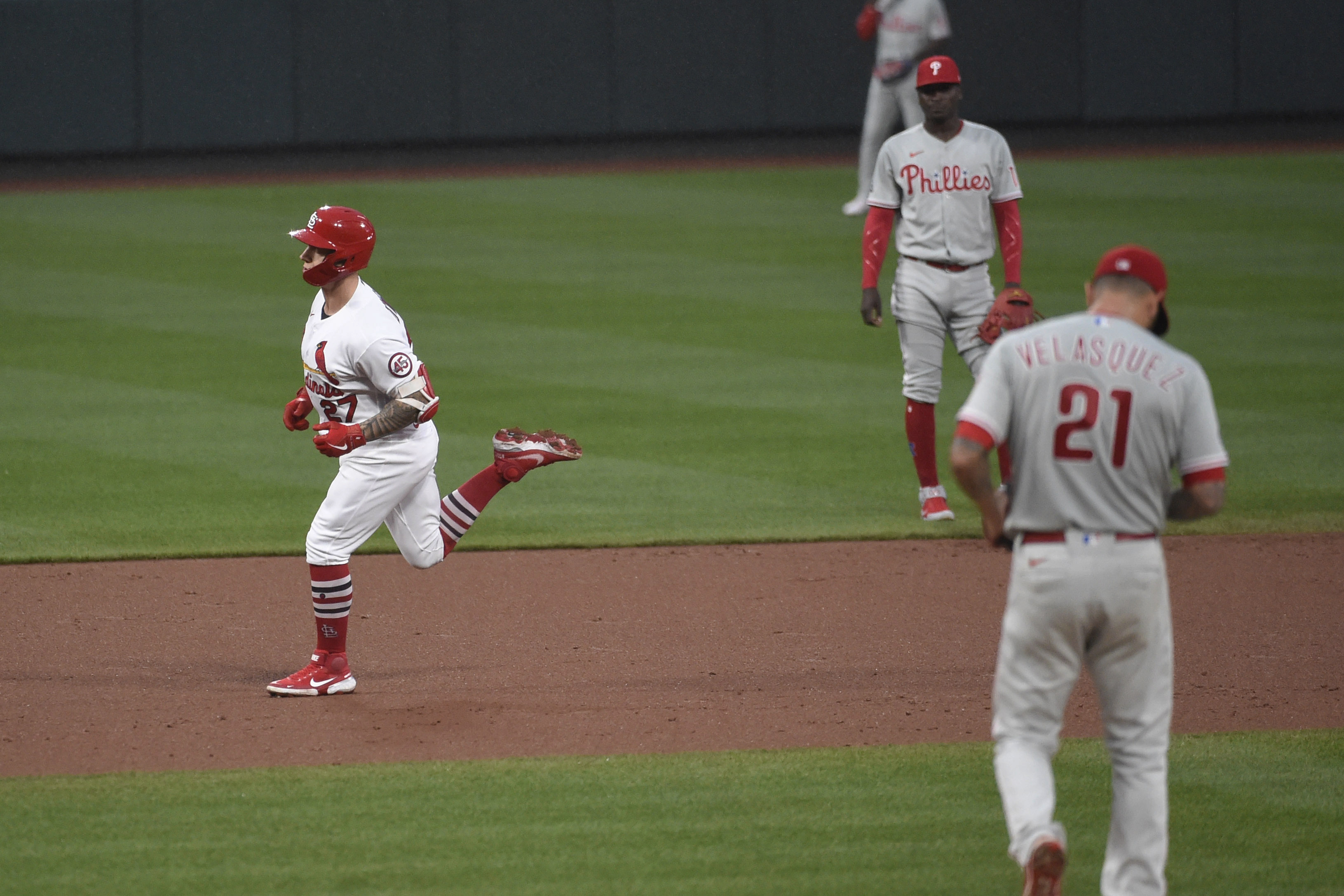 Carpenter hits three-run pinch homer, Cardinals win 4-3 on 10th-inning wild  pitch