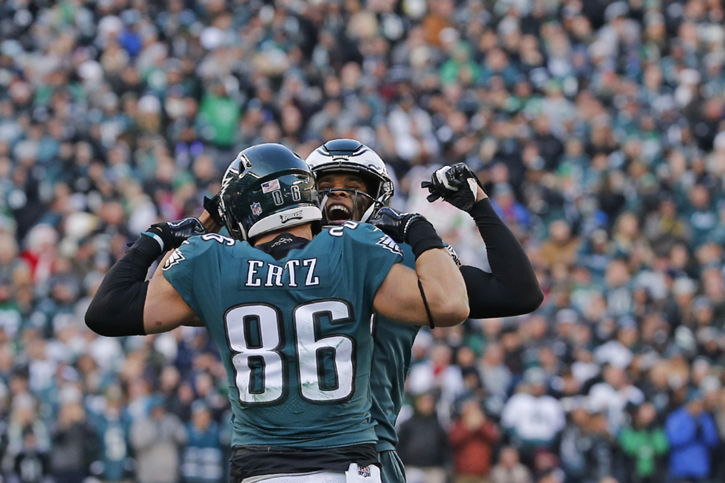 NFL on X: BREAKING: Eagles trade TE Zach Ertz to Cardinals for CB Tay  Gowan and 2022 fifth-round pick.  / X