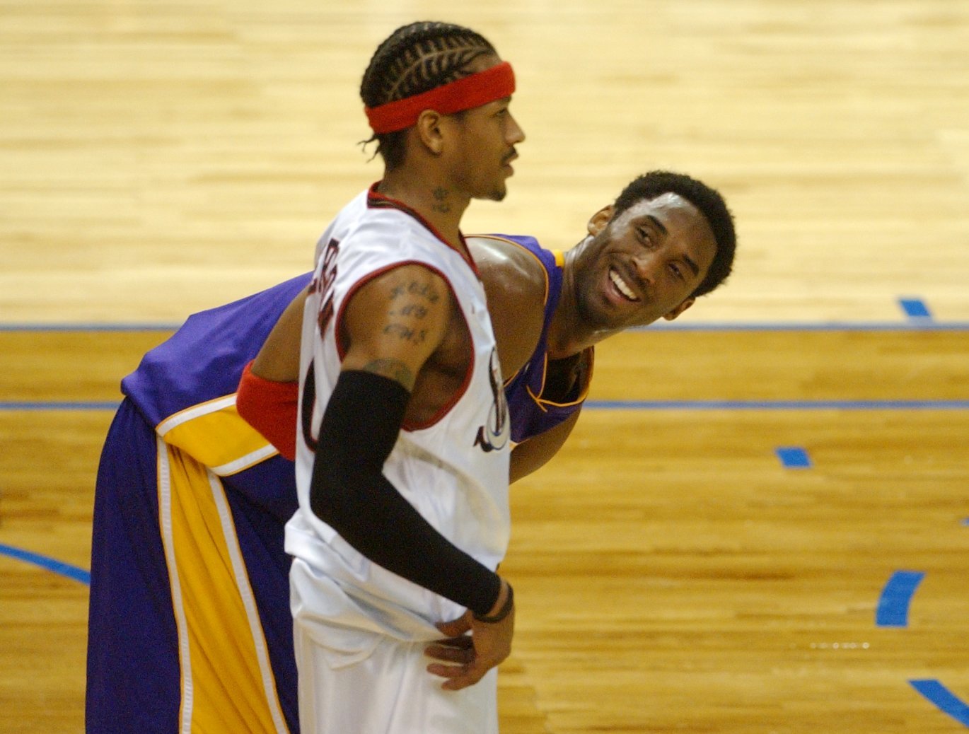 Kobe Bryant vs Allen Iverson  Lakers kobe bryant, Kobe bryant pictures, Allen  iverson