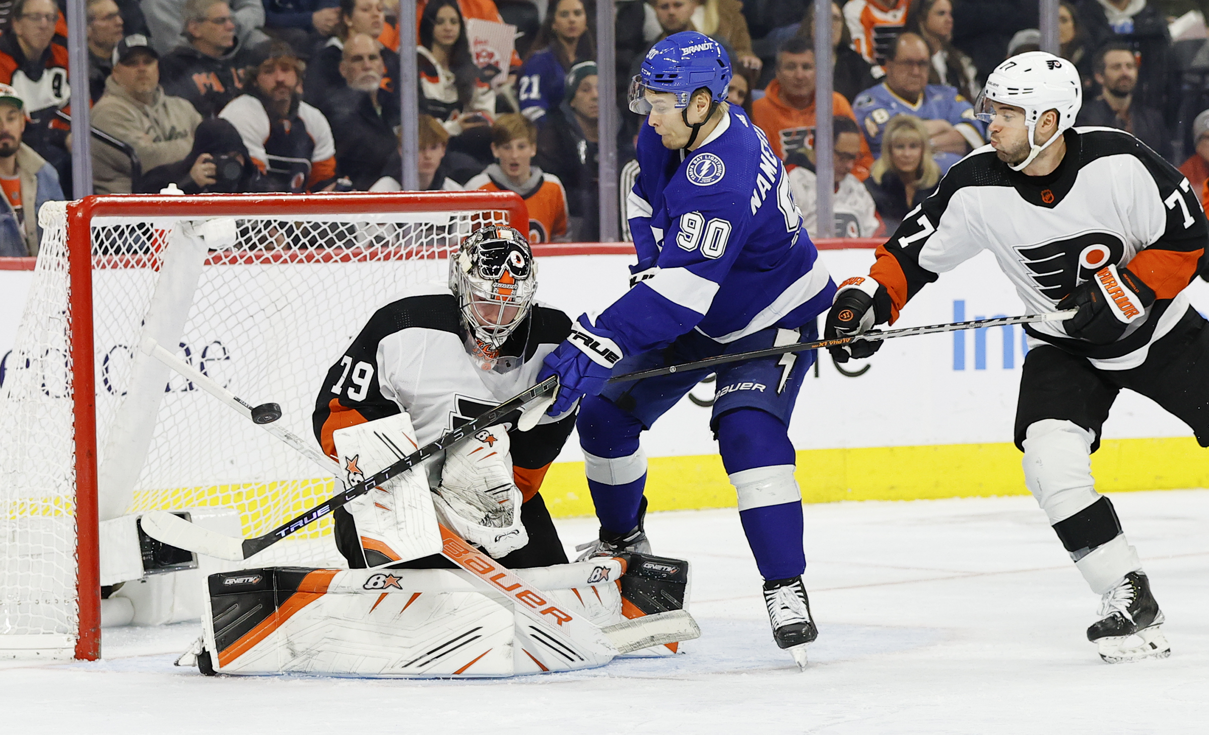 Stamkos Joins 1,000-Point Club as Flyers Fall to Lightning