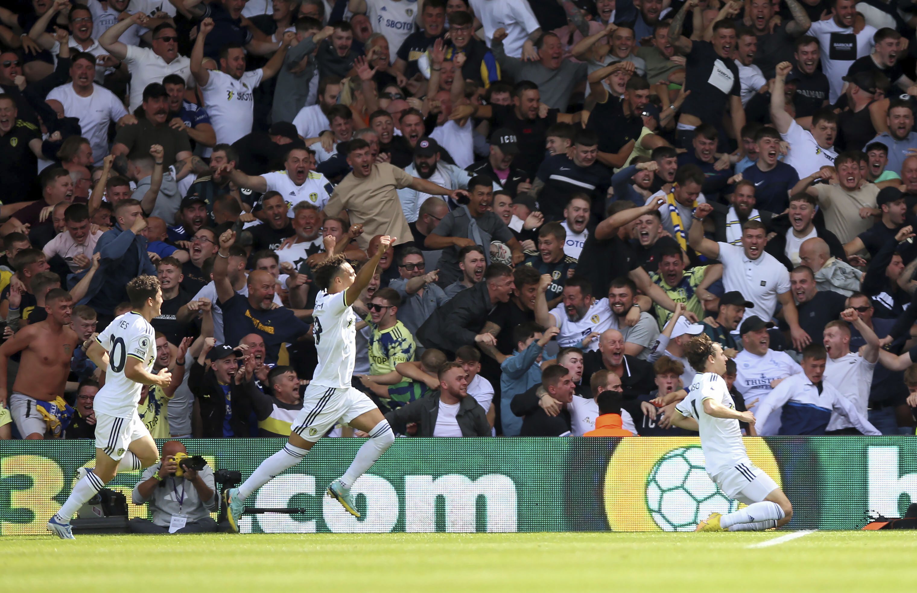 Brenden Aaronsons first Leeds United goal in Premier League is big news in Philadelphia image