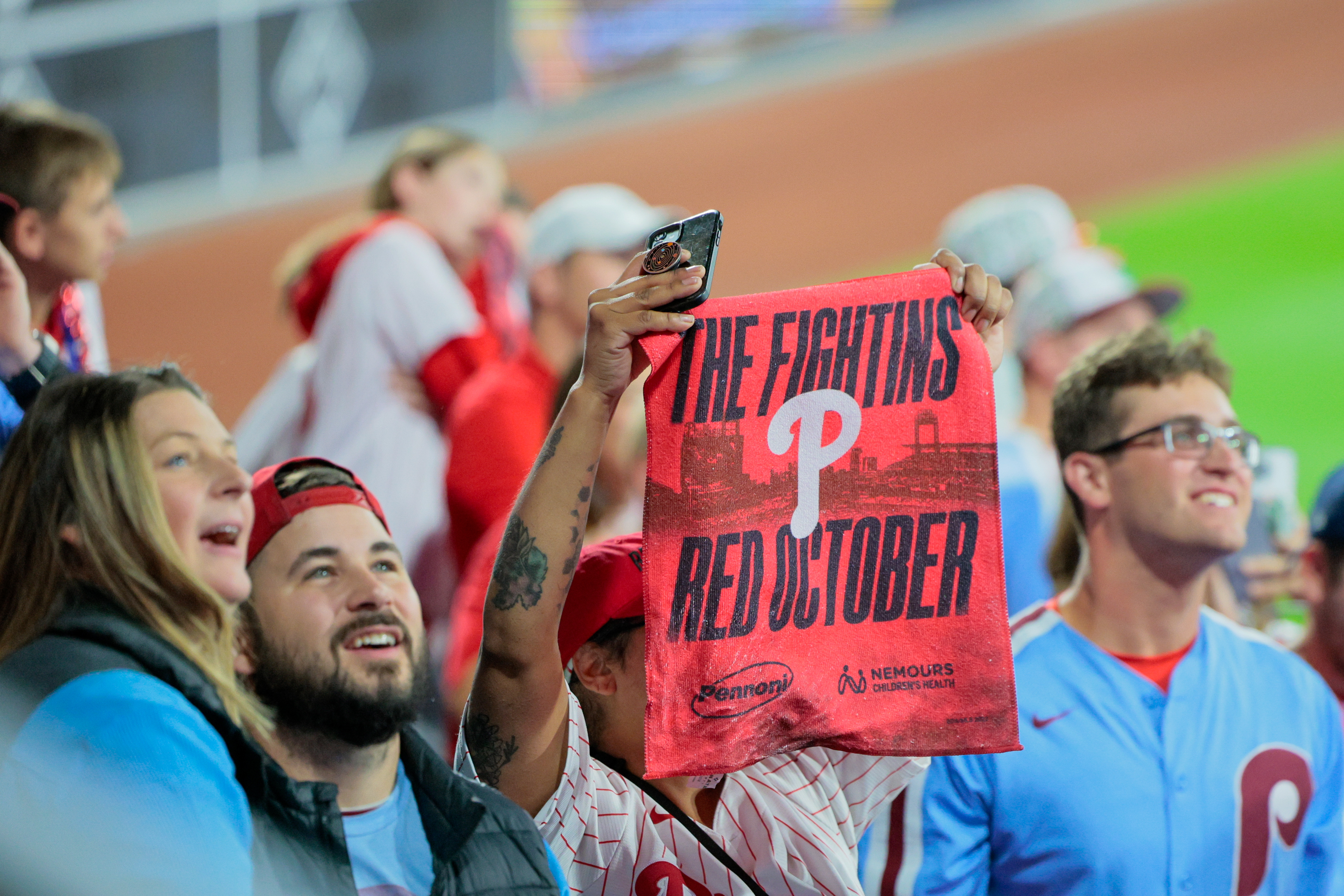 Phillies Fans Try To Get A Hand On Some NLCS Gear