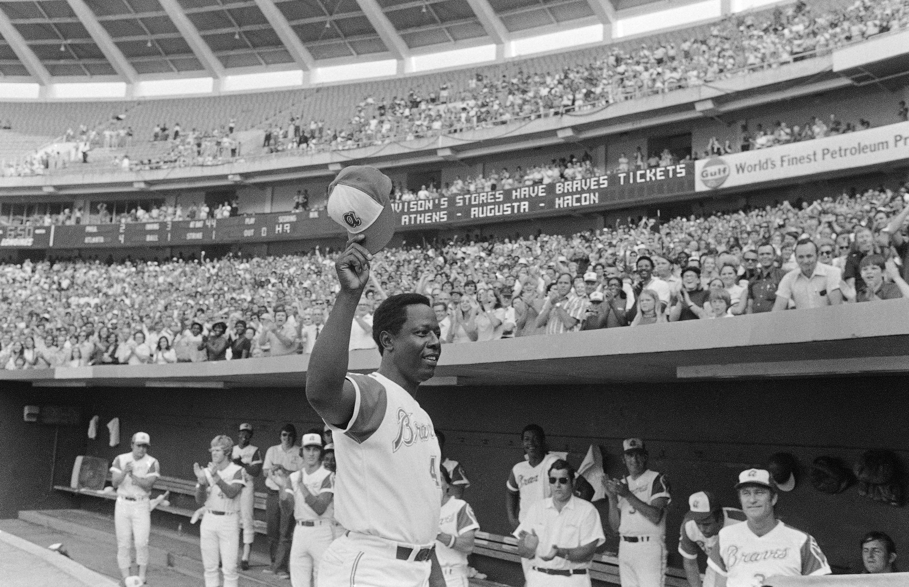 World Series: A Tribute to Hank Aaron Will Kick Off Games in Georgia - The  New York Times