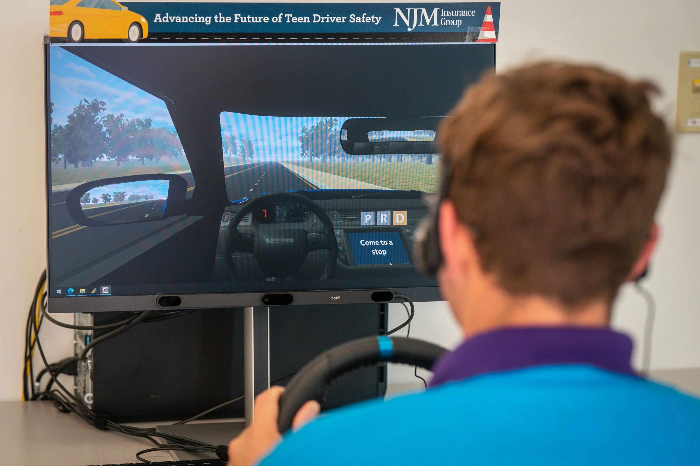 New simulator puts people in a full-size car to understand their driving  behavior