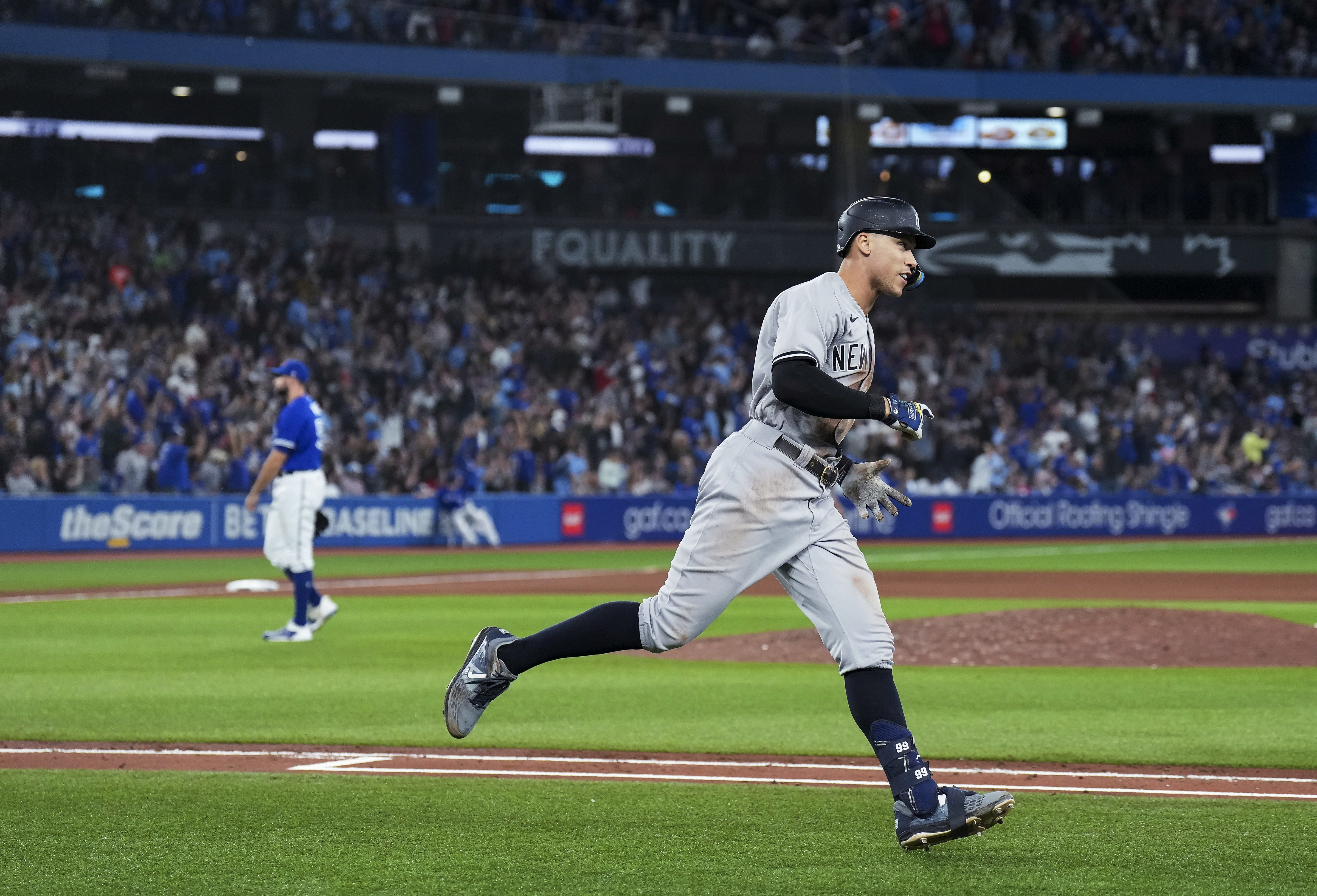 Yankees' Judge hits 61st home run, ties Maris' American League record in  win over Blue Jays