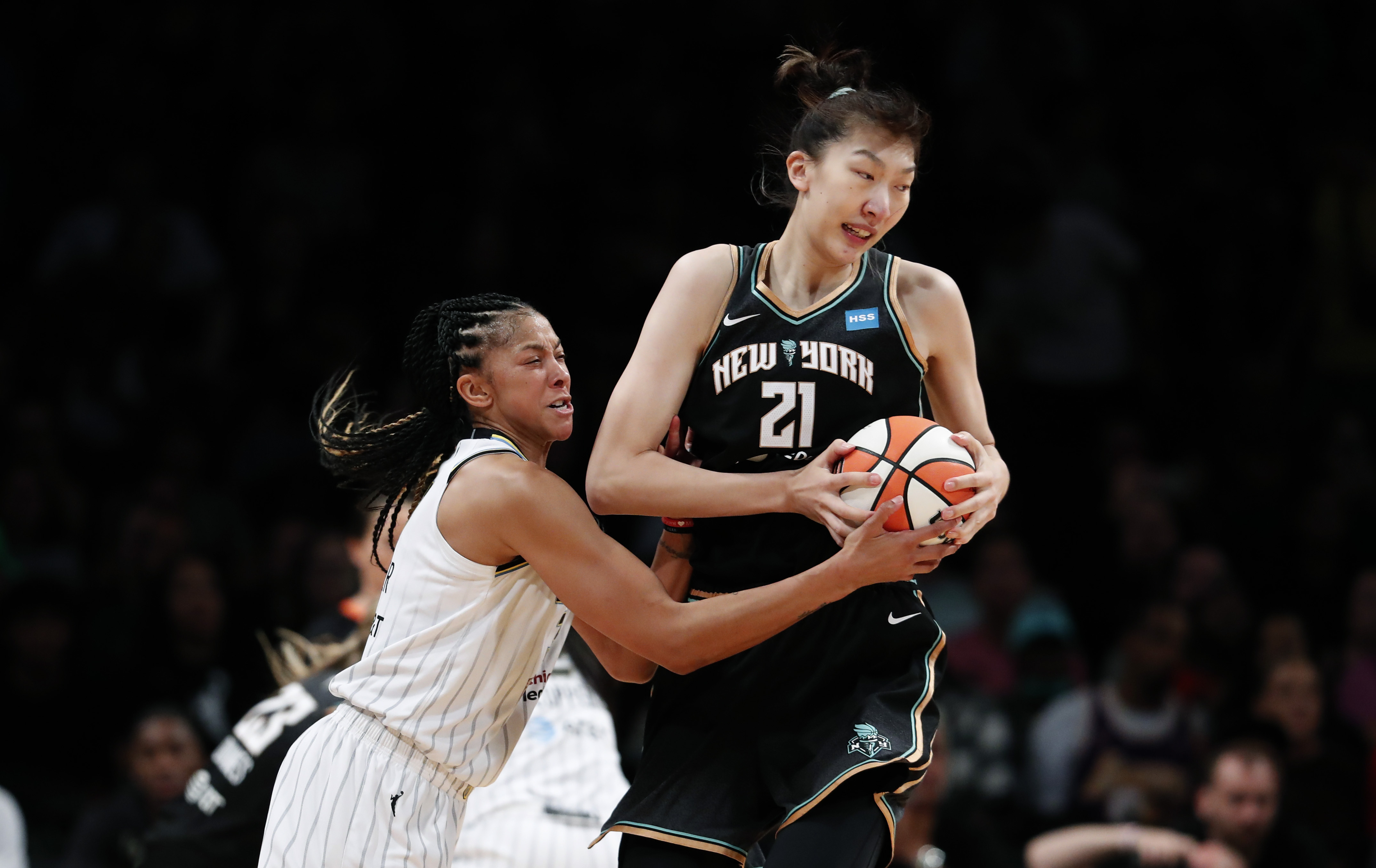 Sky top Liberty behind Candace Parker's 14 points, move onto next