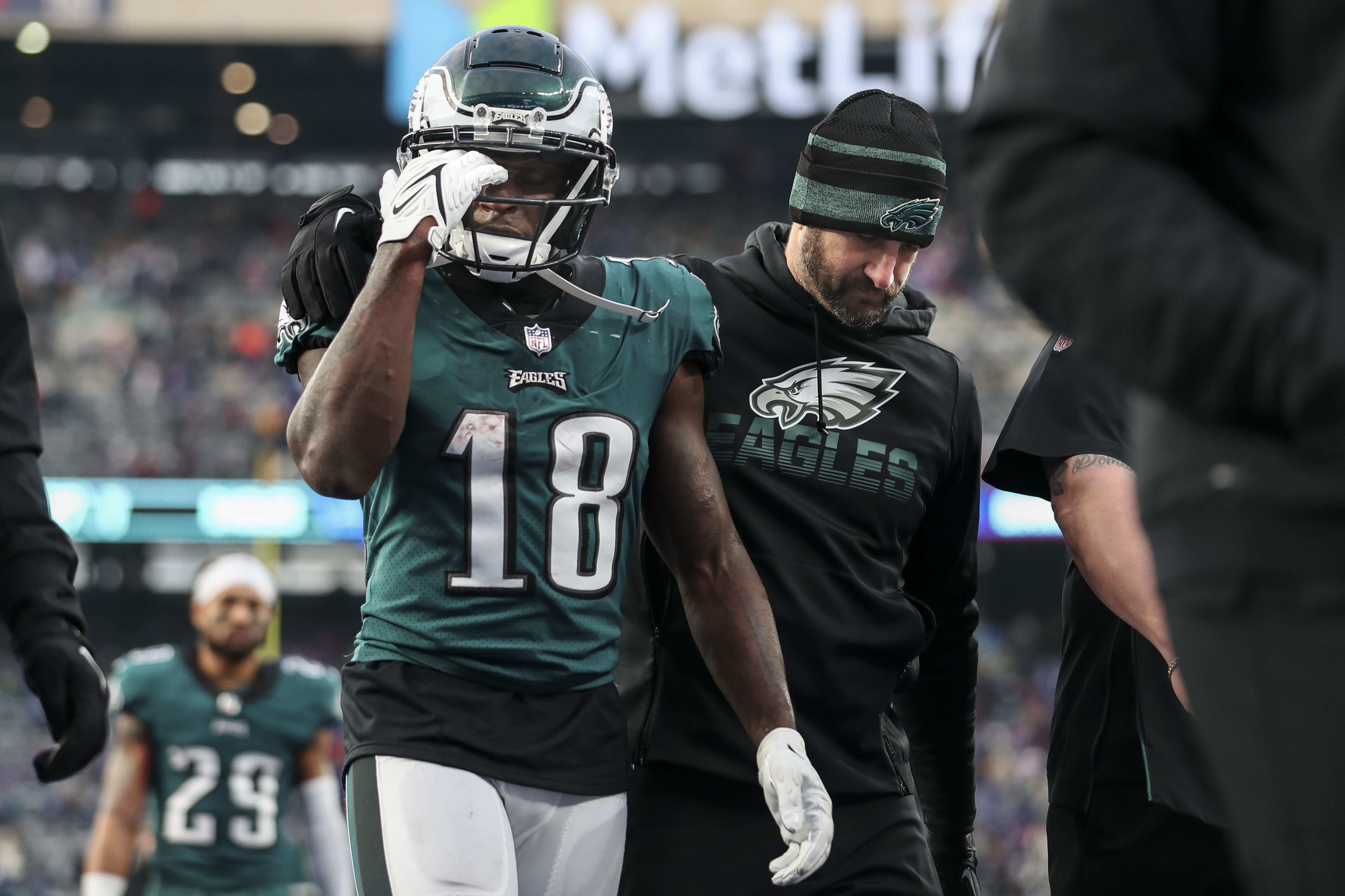 Eagles' Jalen Reagor drops two potential TD passes in final minute of  team's loss to Giants