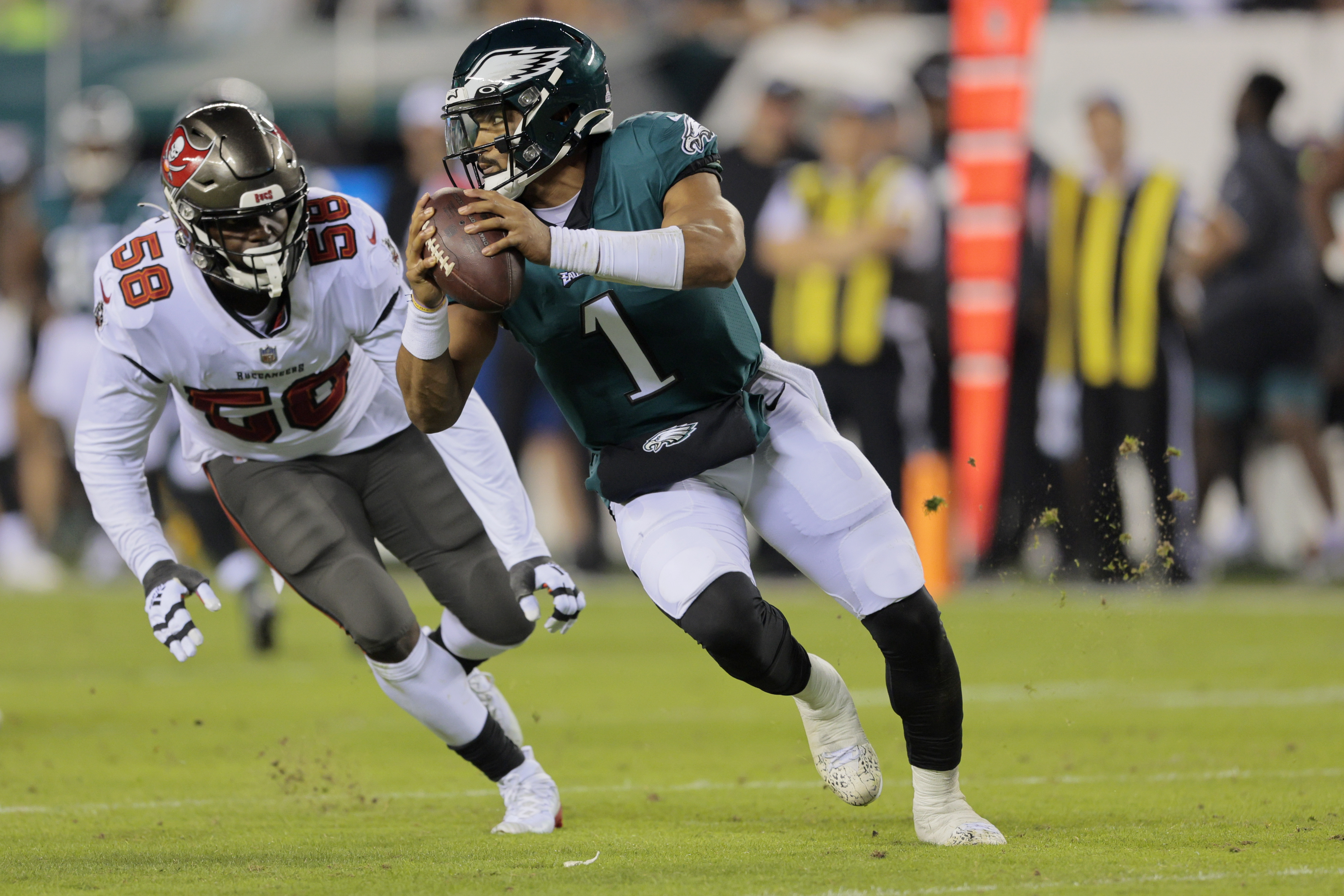 In clutch against the Panthers, Eagles quarterback Jalen Hurts