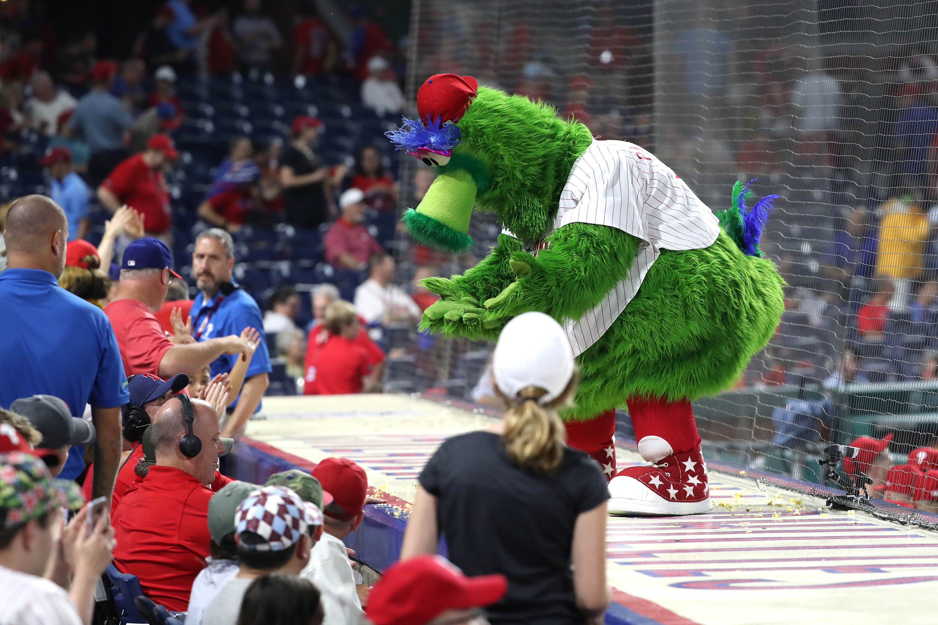 Phillie Phanatic had way too much fun with a Marlins fan cutout