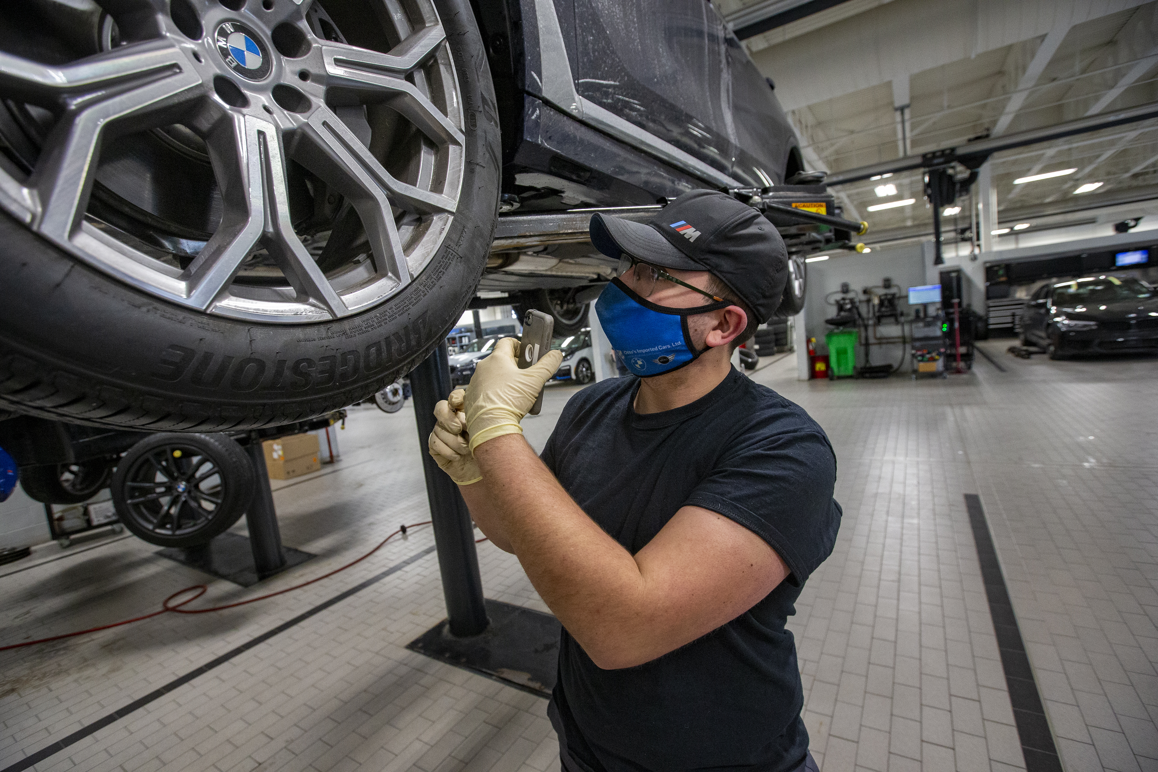 As auto repair goes high tech, top technicians can earn over $20K