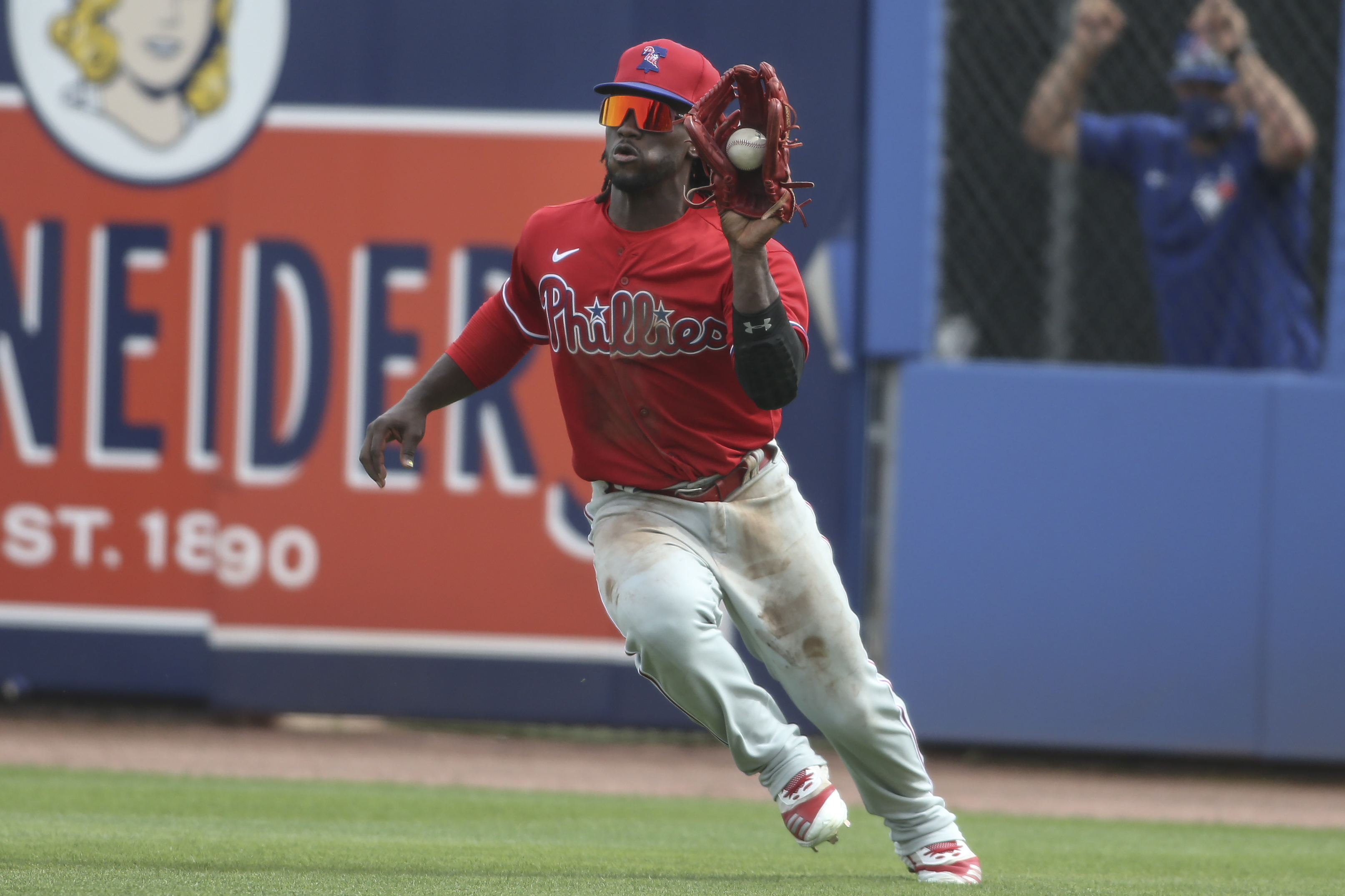 Odubel Herrera Made One of the Greatest Catches in Citizens Bank