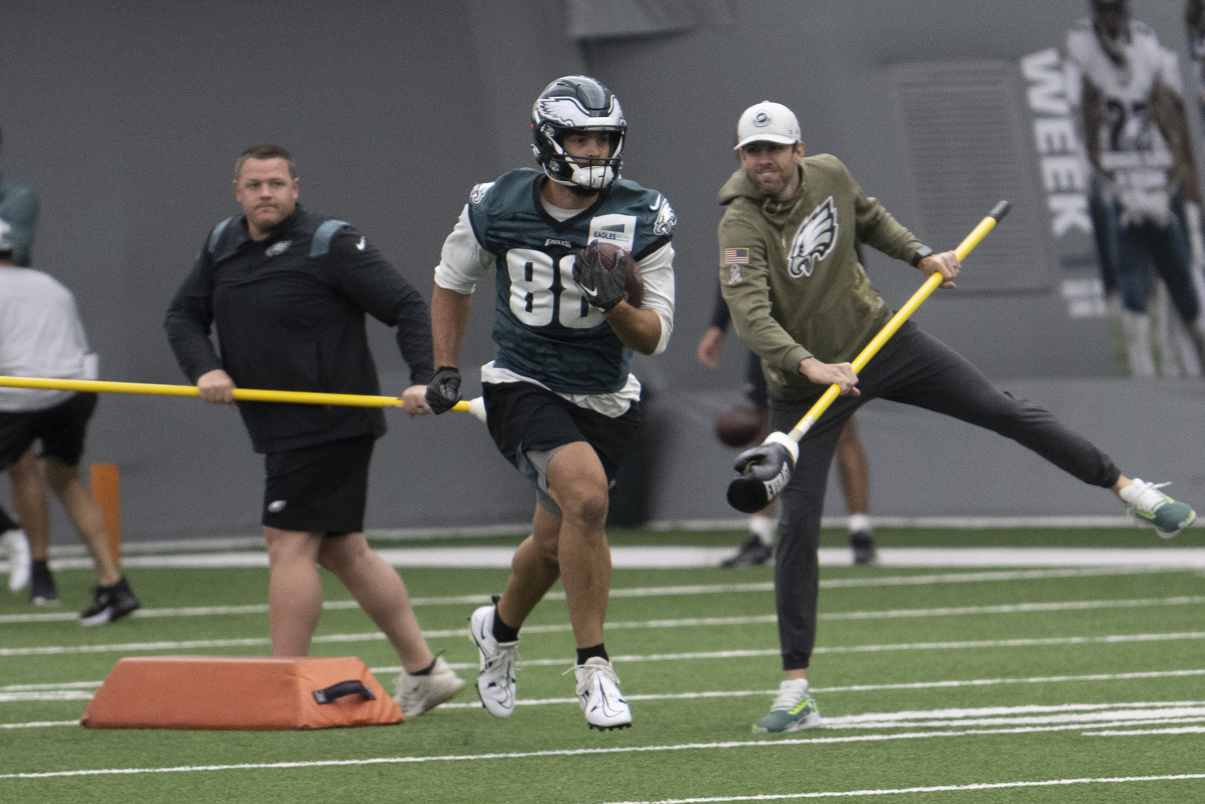 Philadelphia Eagles training camp observations: Jalen Hurts struggles to  connect with receivers, Avonte Maddox makes highlight-reel play