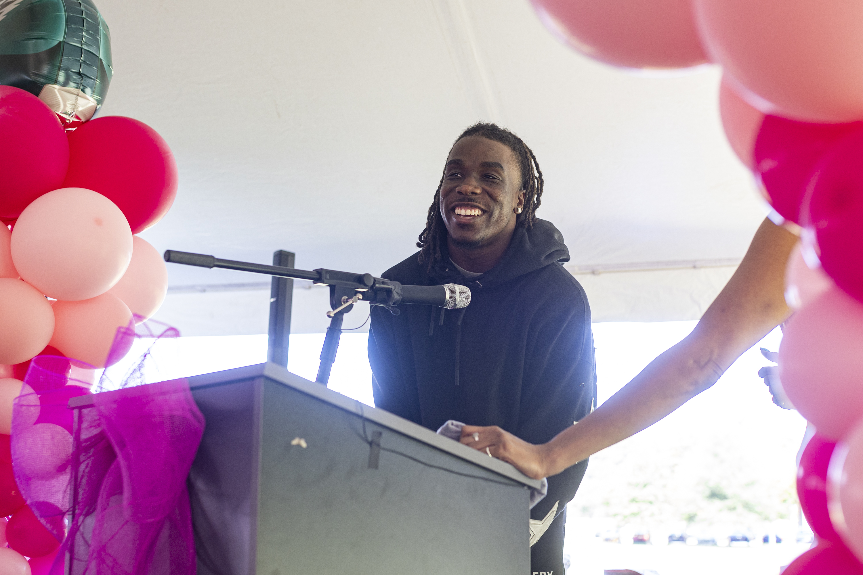 Eagles rookie Kelee Ringo makes Mother's Day every day by raising health  awareness as mom beats breast cancer 