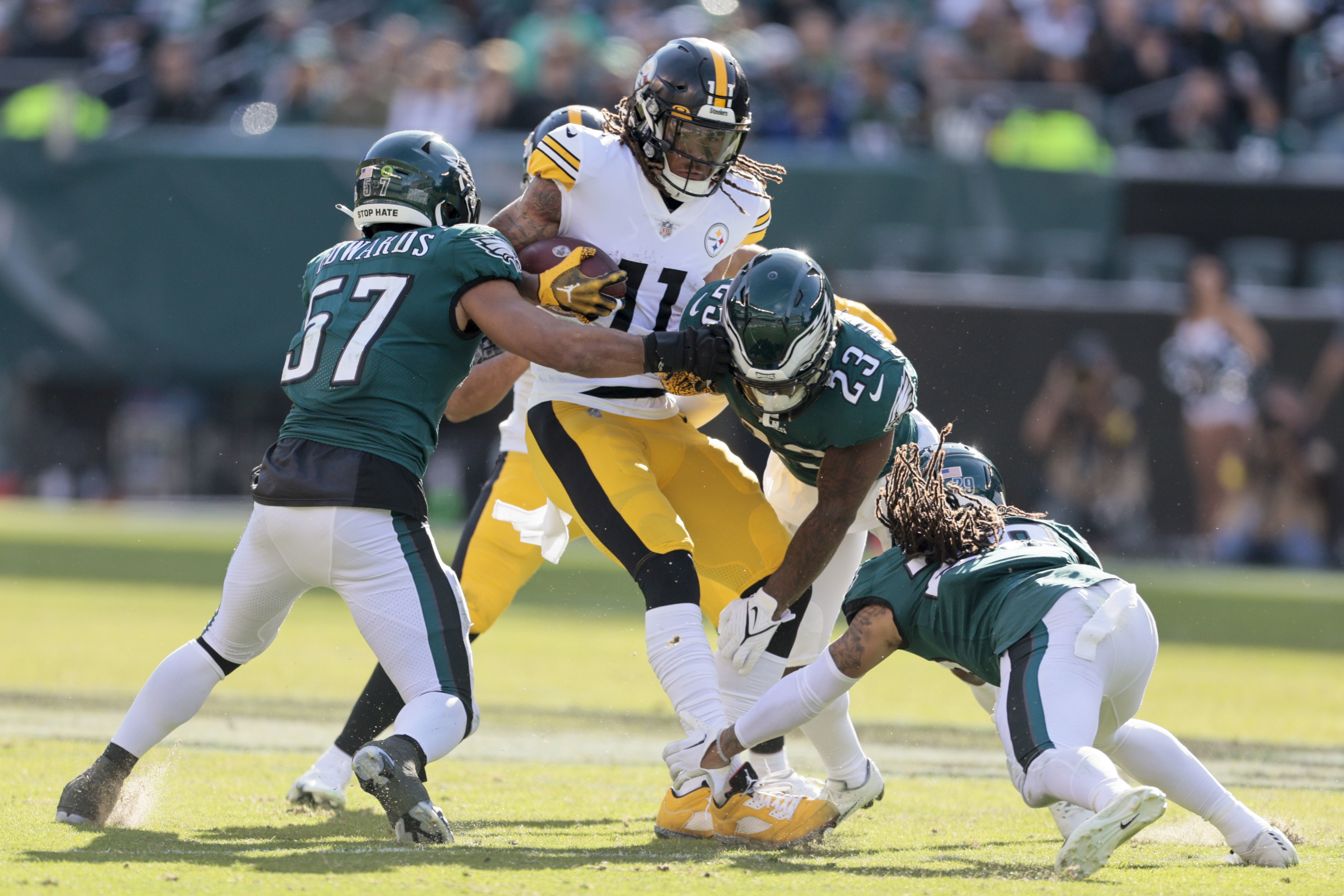 Jalen Hurts, A.J. Brown power unbeaten Eagles past Steelers 35-13