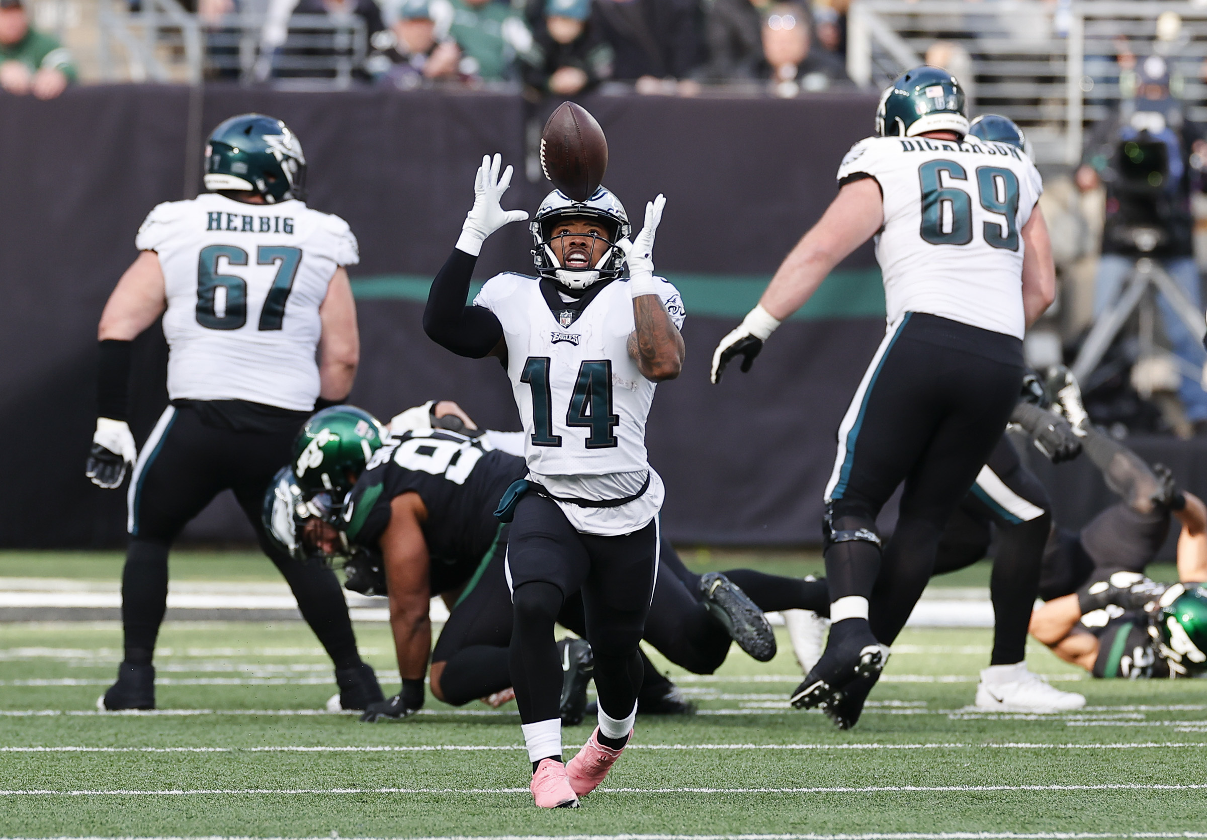 Gardner Minshew shines in first Eagles start, dominates Jets in 30-18  victory