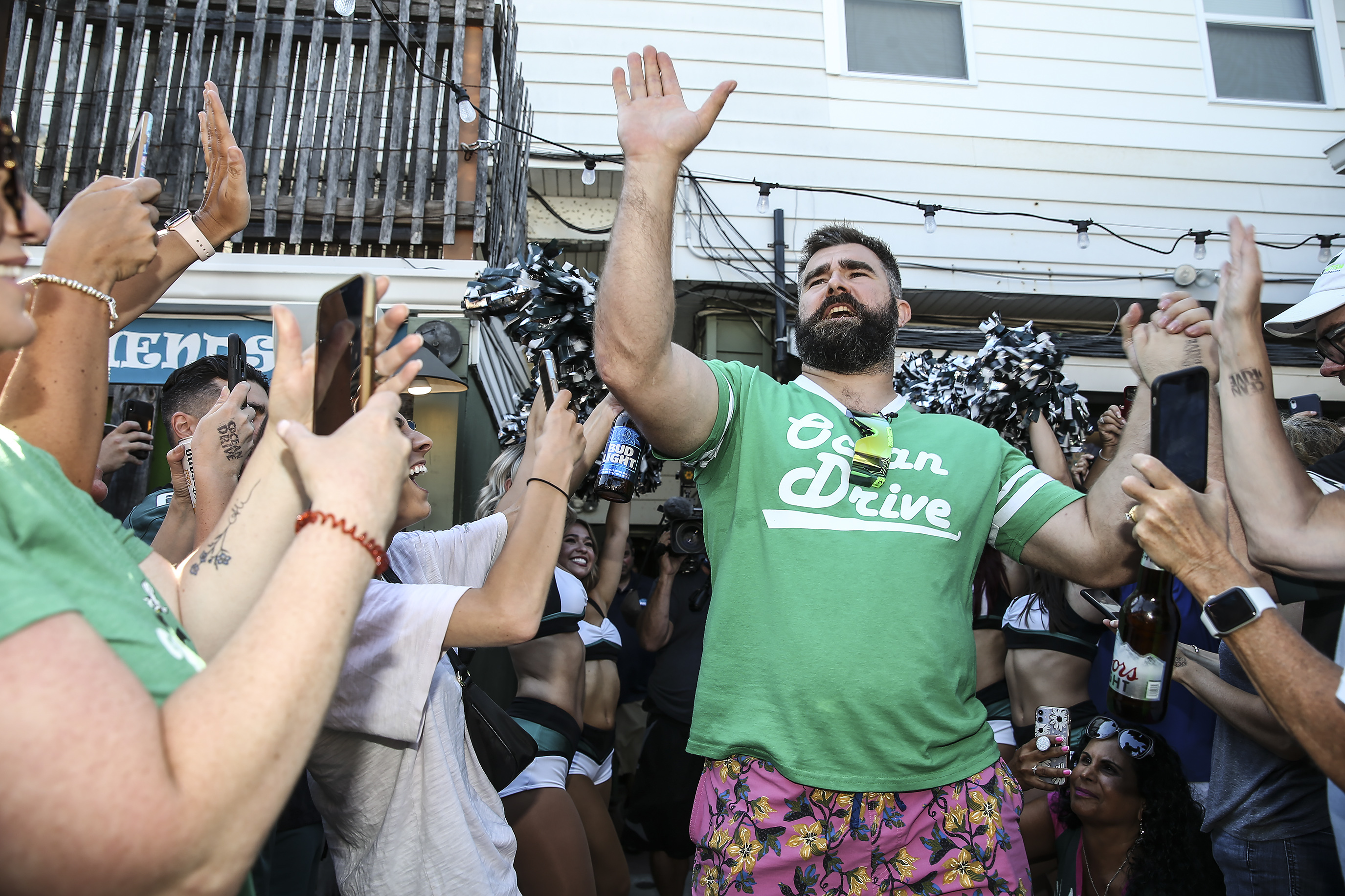 Watch Eagles' Jason Kelce chug beers and tend bar at Jersey Shore fundraiser