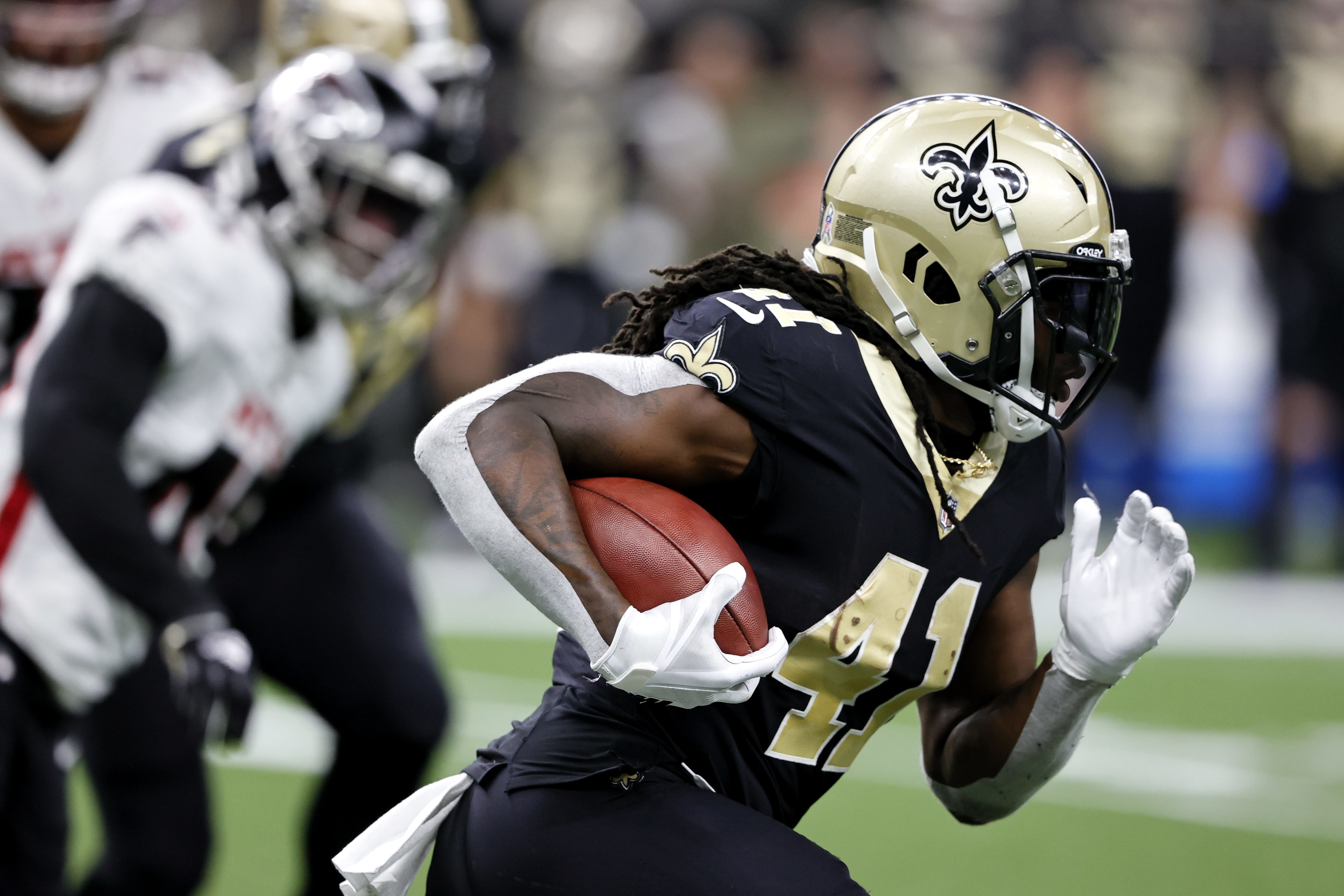 Alvin Kamara Eagles trade rumor gets cold water dumped all over it